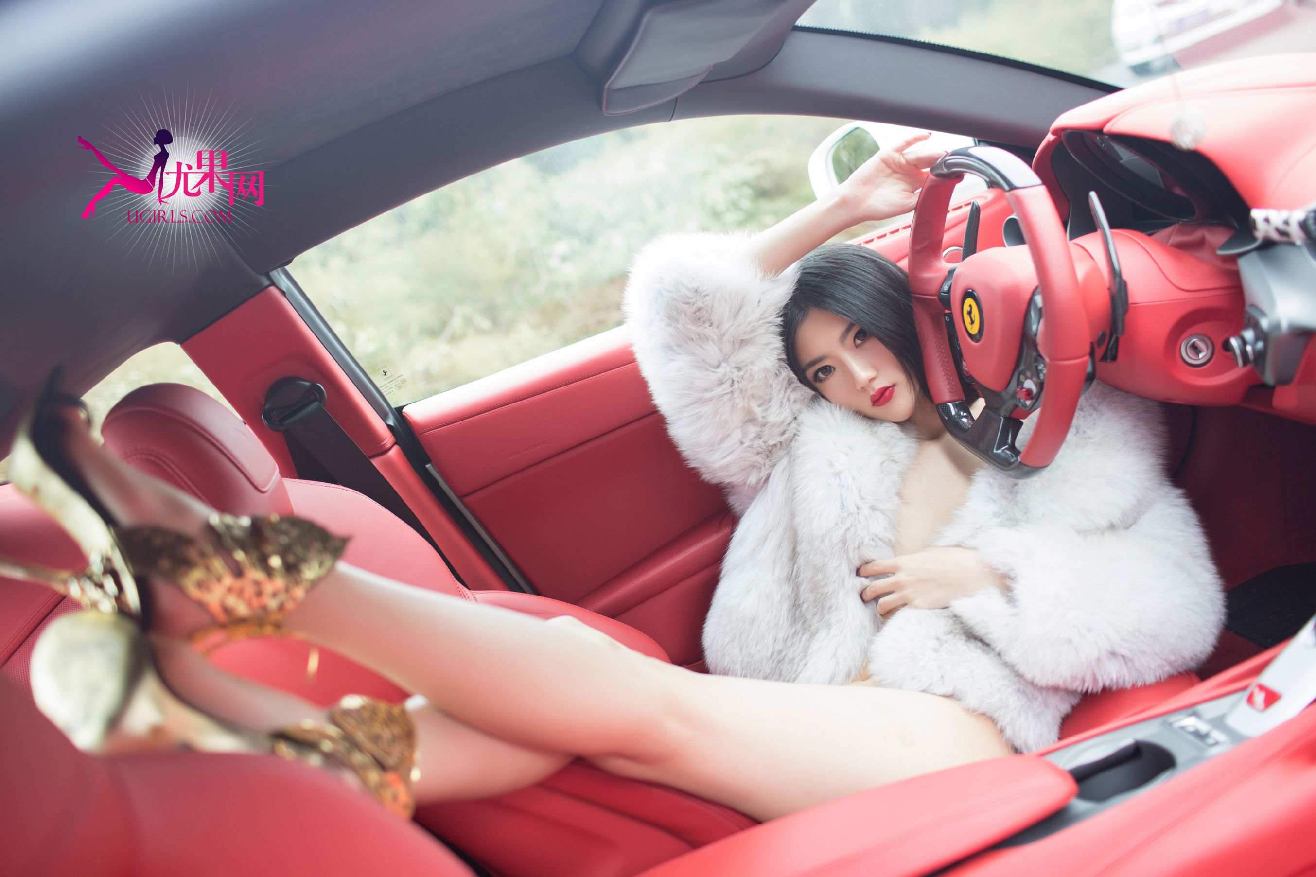 Ugirls Ugirls E051 Golden Hee Slude Shoulder Crispy Long Legs Beauty and luxury car sexy contest II