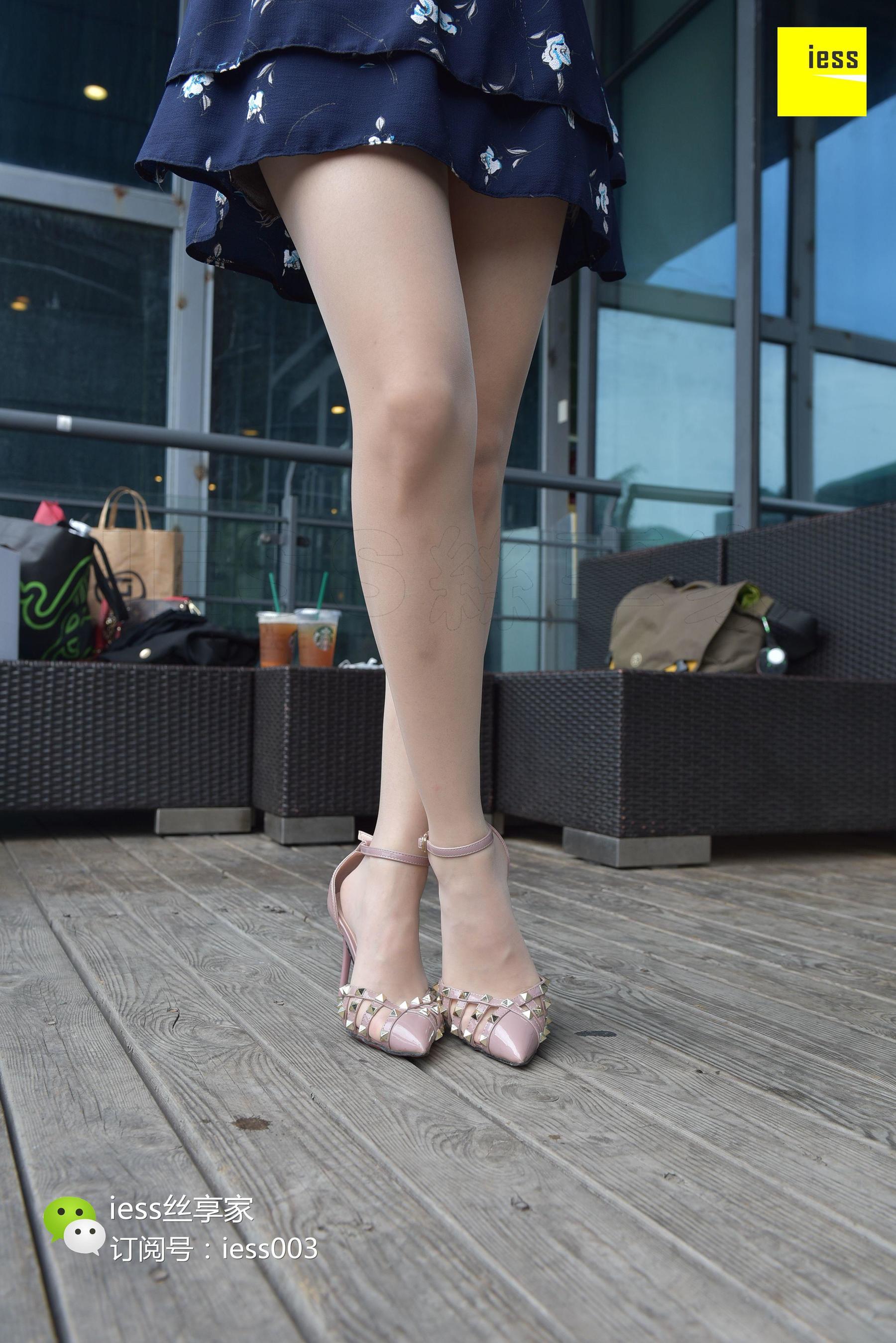 Si Xiangjia 038 Xinxin Girl in the Sun in Starbucks II IESS Thoughts and Fun