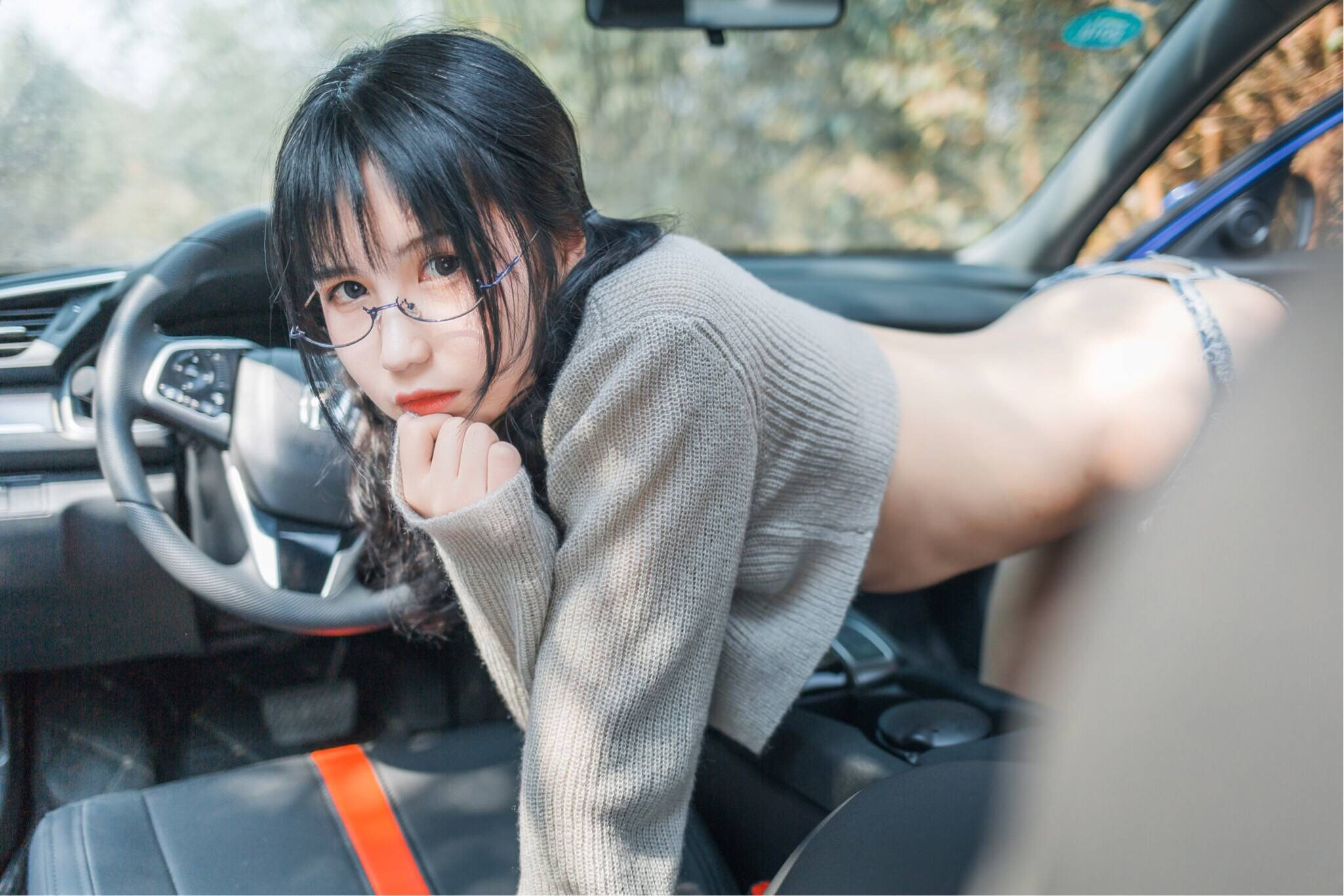 Zhuyue Su Outdoor Exposure - Inside the Car 45P