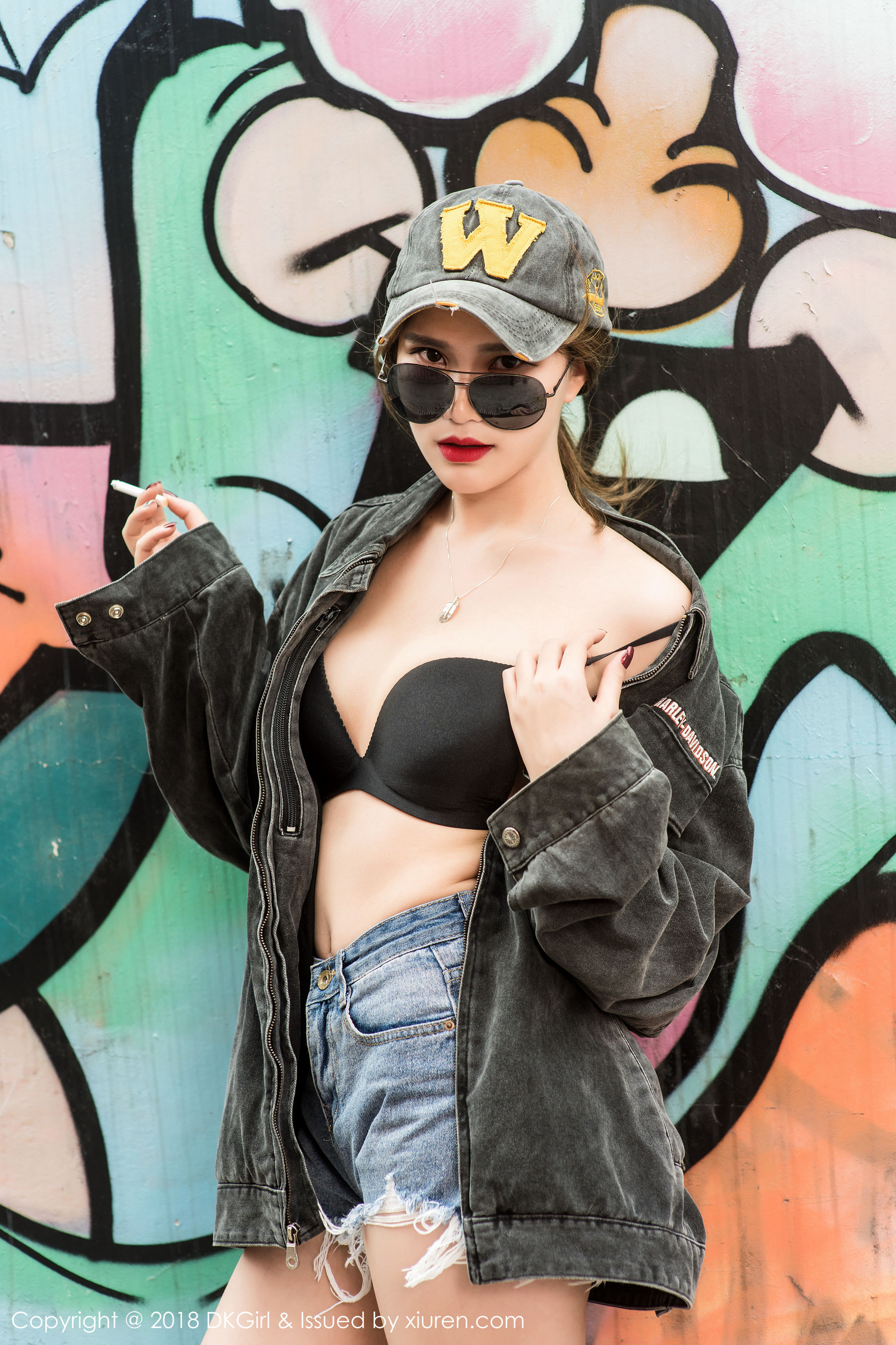 Tingting Tingting Beautiful Milk Beautiful H butto Beautiful Legs Charm Temptation Royal Girl DKGIRL VOL.062