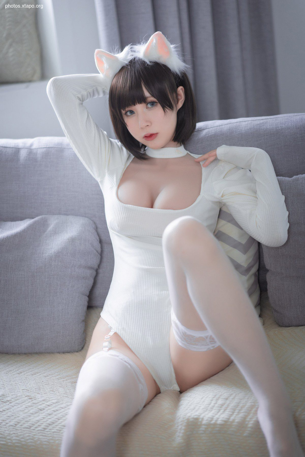 Network Beauty West Garden Temple Nange White Cat White Body Theme Private House Sexy Deep V sweater with lace hanging socks seductive photo 30p