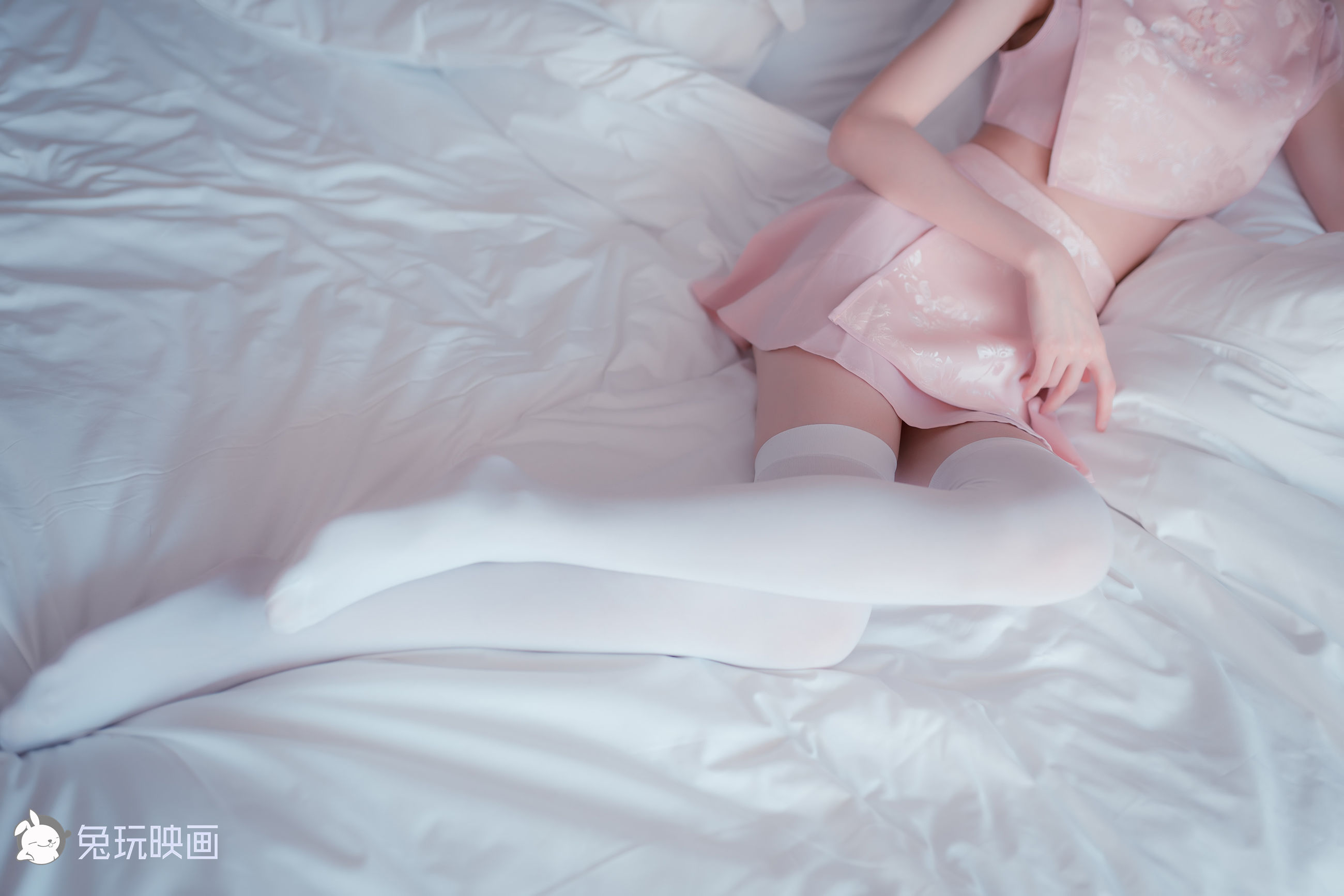 Rabbit Playing Play -The pink chef