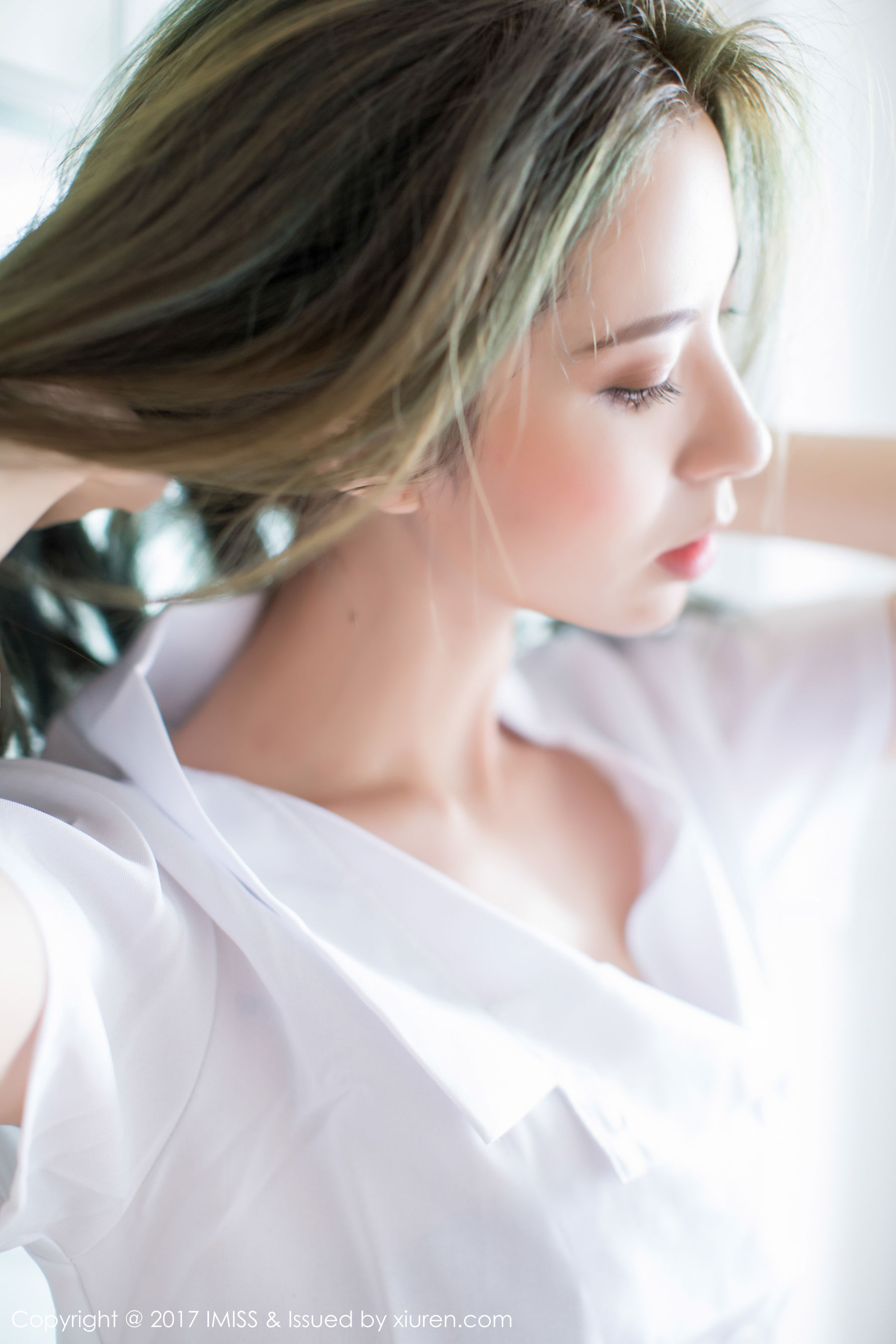 Chen Liangling Carry European and American Fan Genci