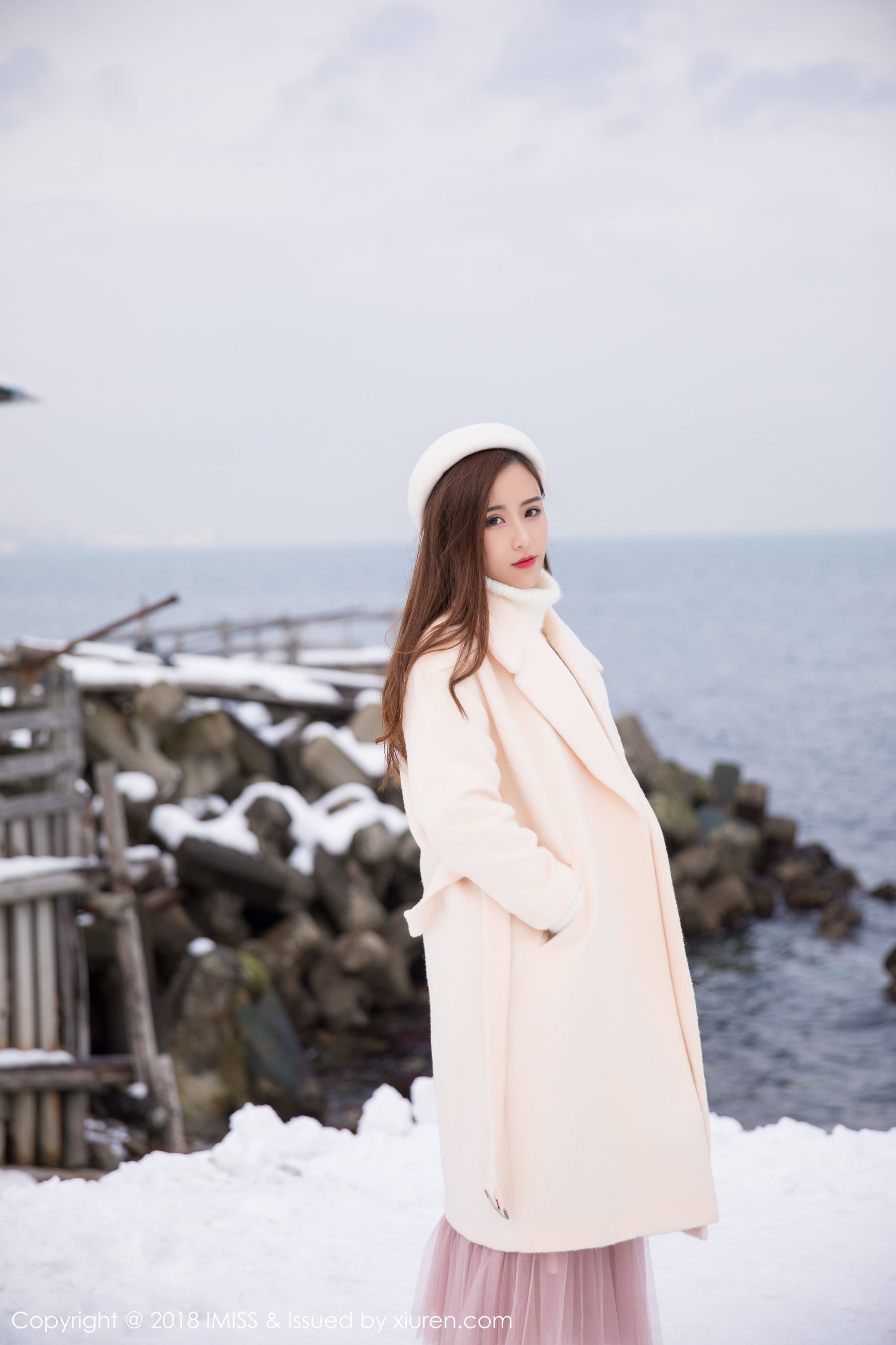 Model Cat Bao Best Dress and Hanging Socks Ai Mishe Imiss VOL.253