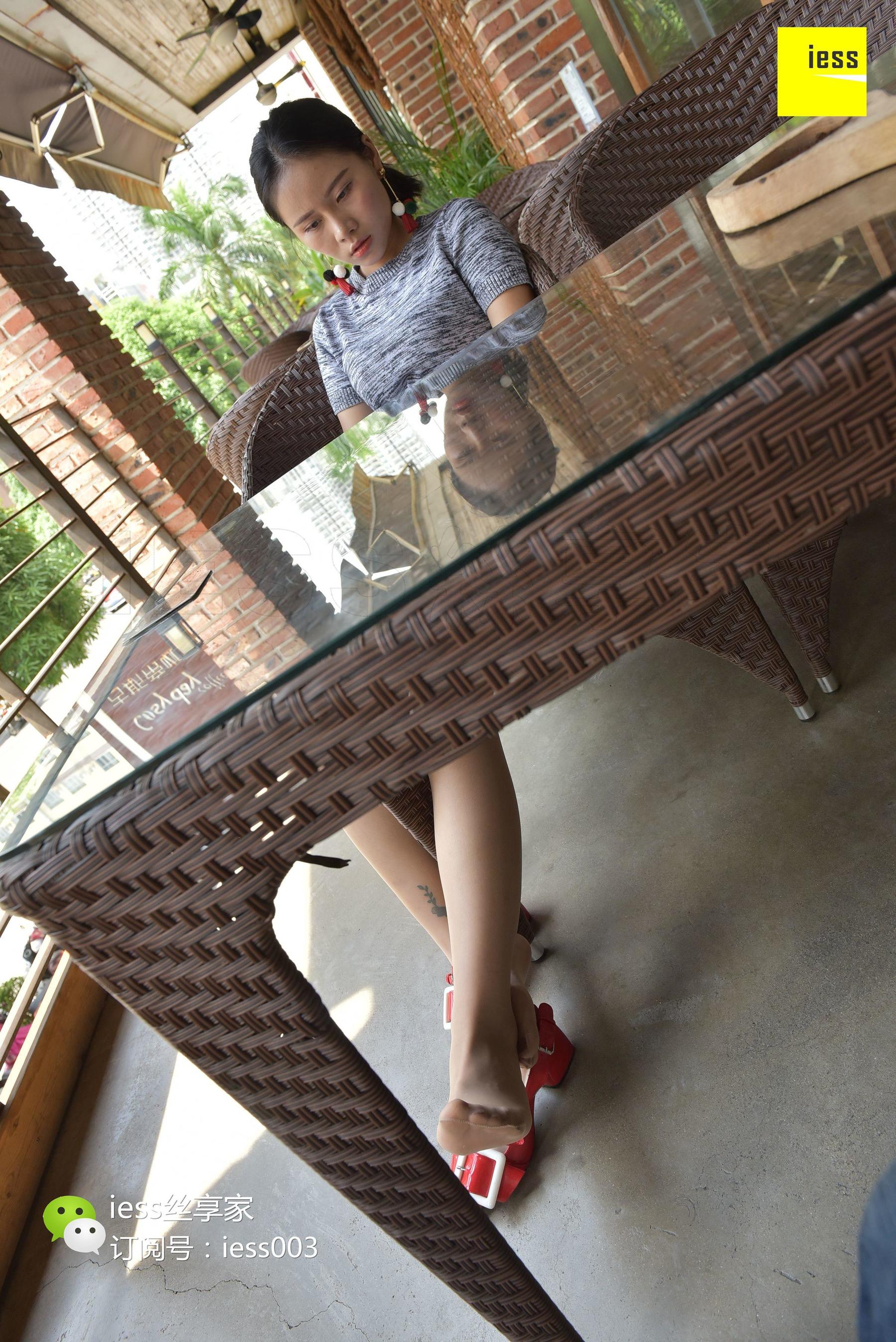 Si Xiangjia 080 cousin From the table to the bottom of the table IESS is thinking about it