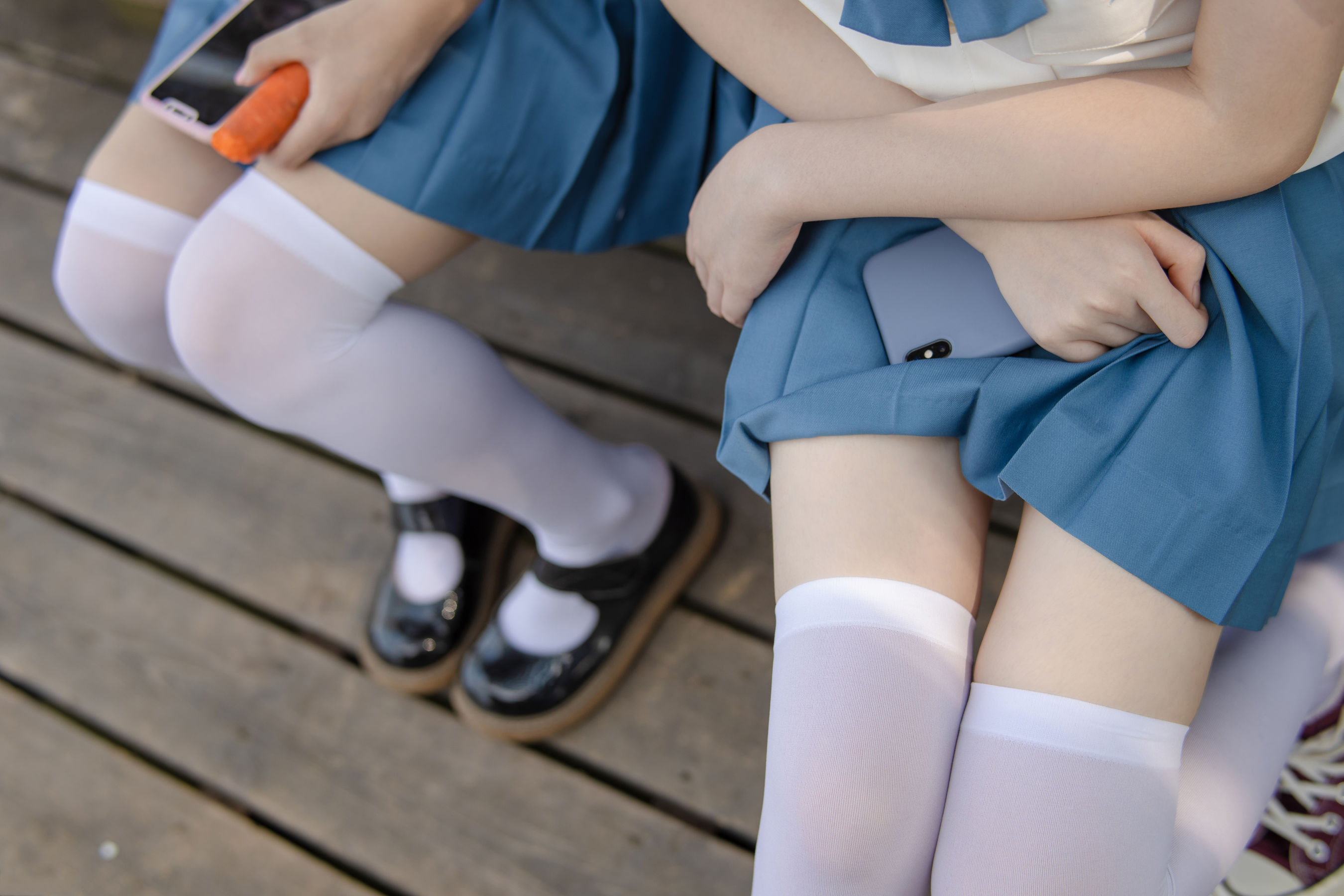 Mori Consortium JKFUN-025 Mo Mo & amp; AIKA 80D white silk overweight socks