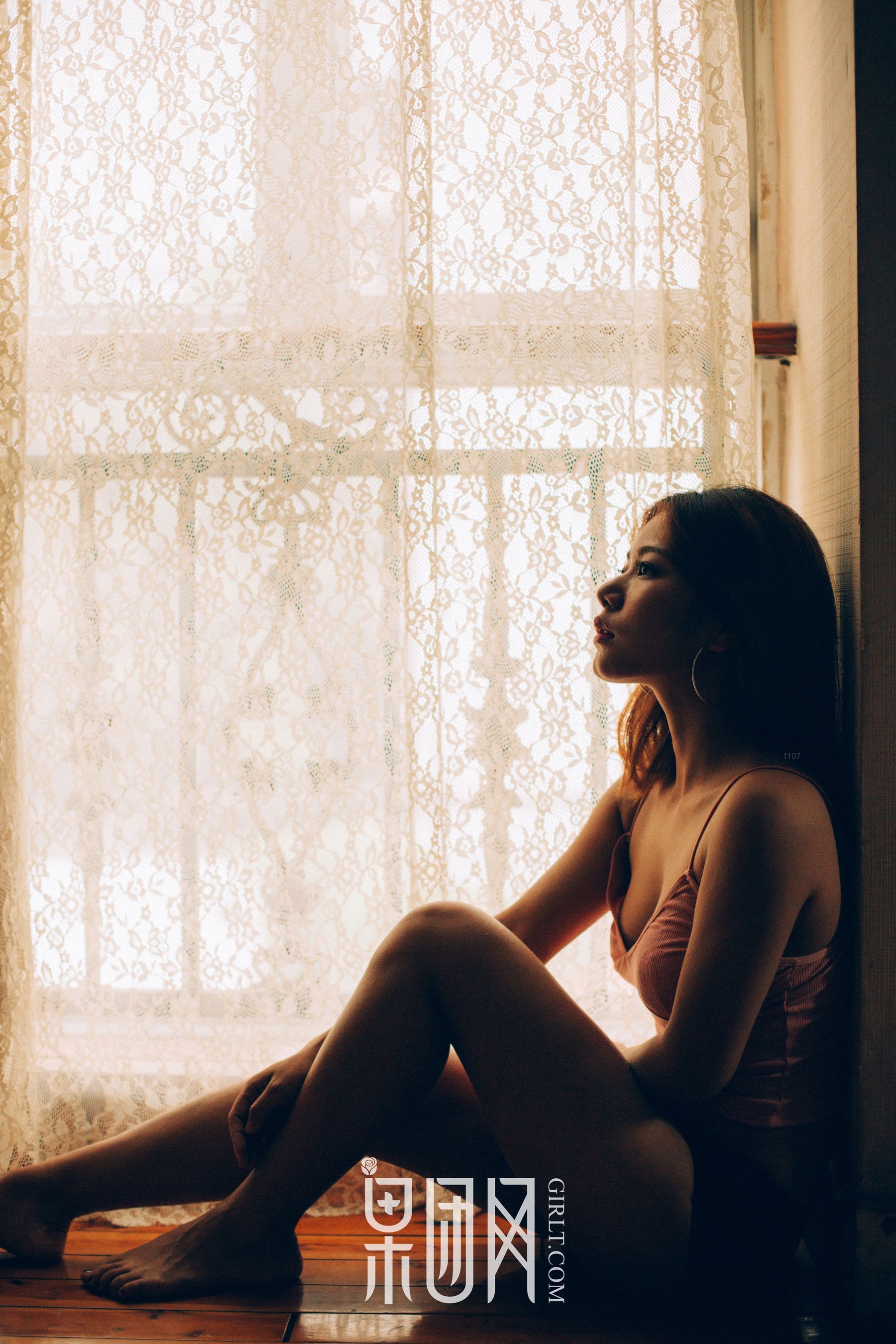 Sexy girl crispy breasts and hips black silk stingy fruit group network Girlt No.068