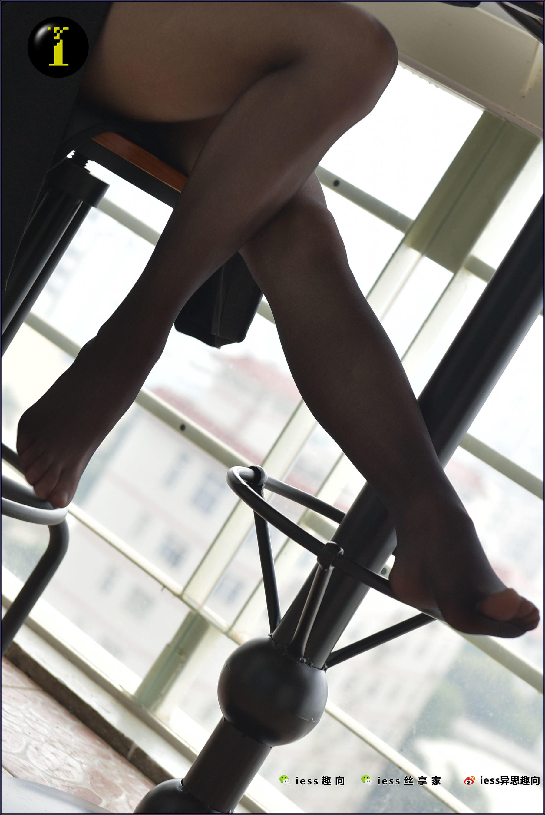 IESS Inclusion Collection 045 Model Primary 6 Black Silk II under the windbreaker