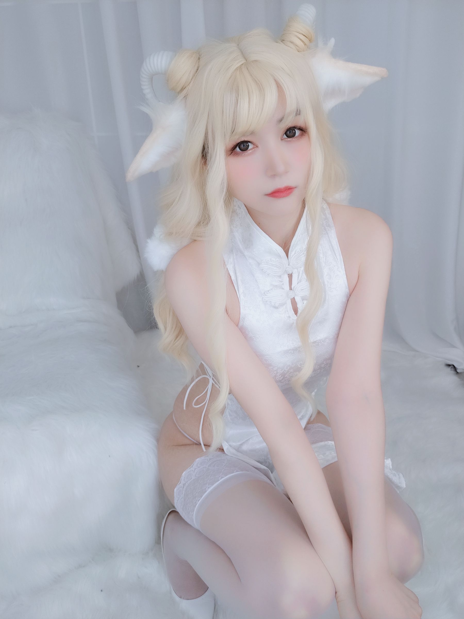 COS Welfare Miss Coser Silver Silver -White Cheongsam