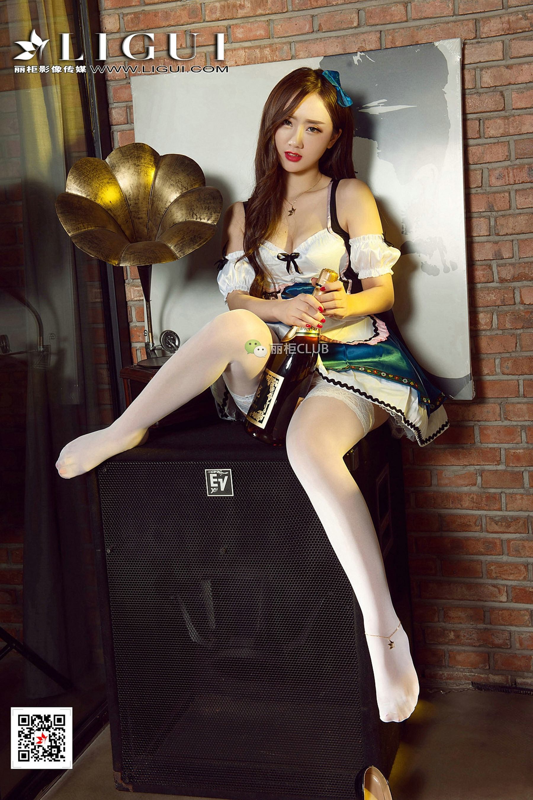 Model Ran White Silk Beautiful Legs Foot Ligui