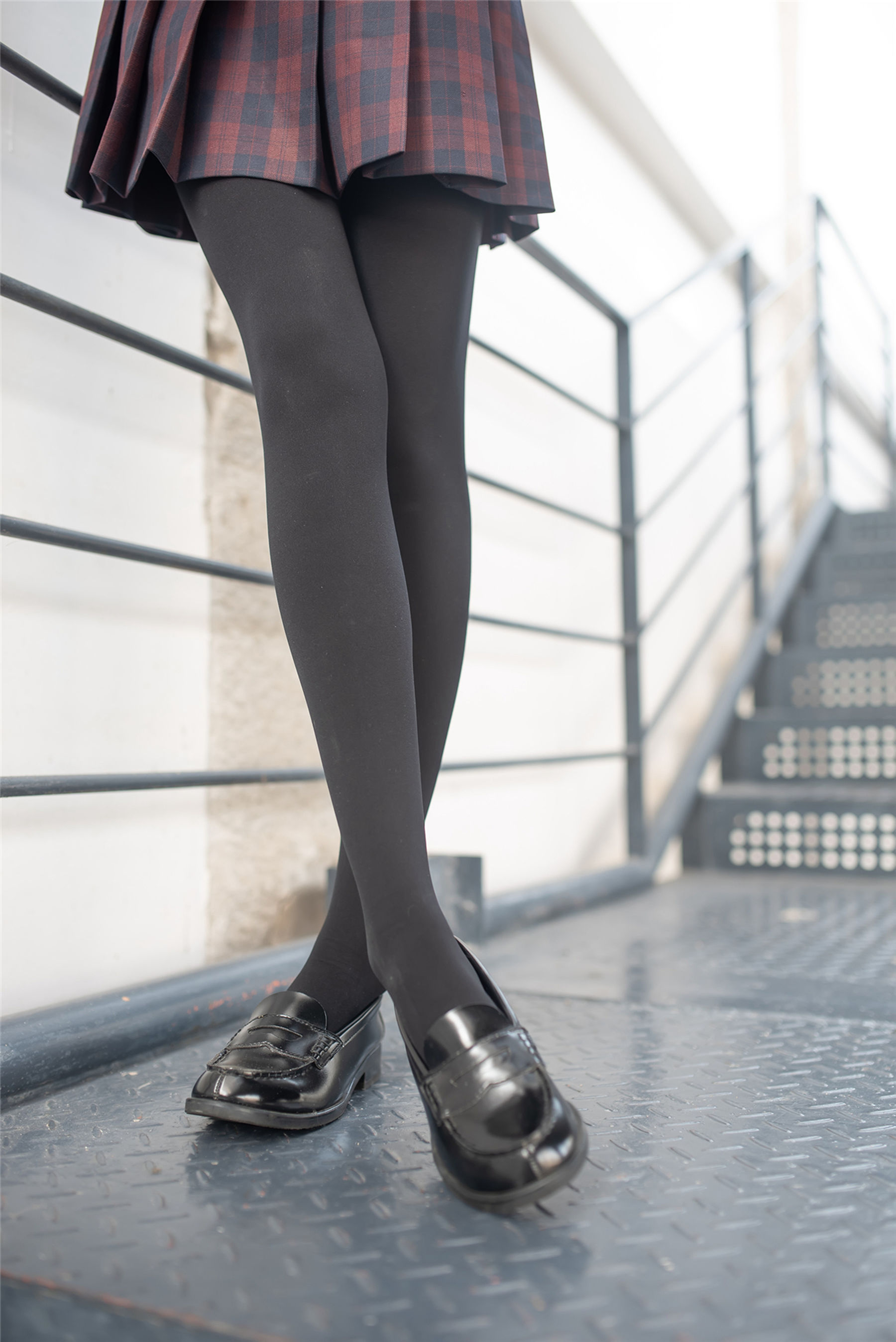 Field of Wind NO.147 Red Black Skirt thick black silk