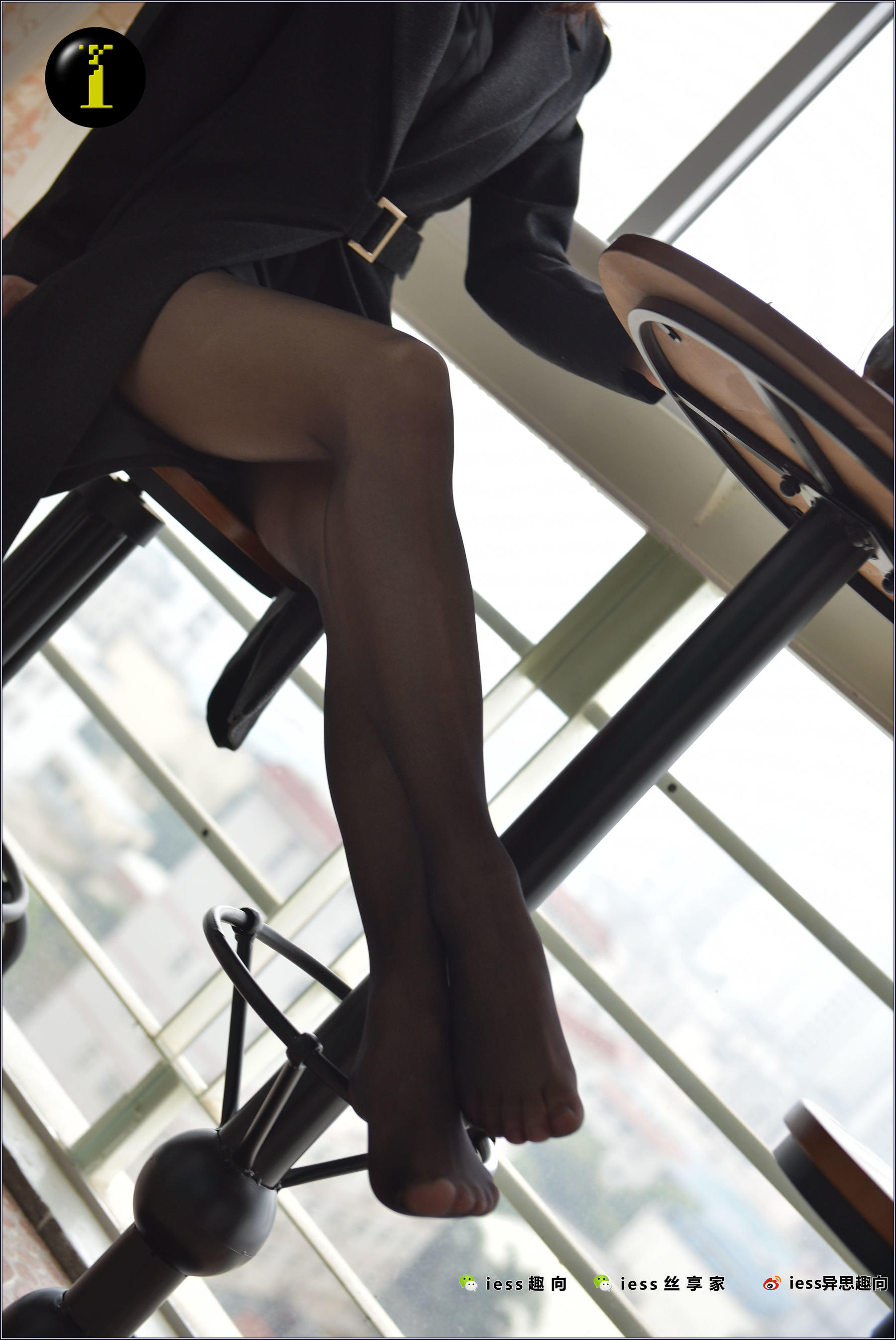 IESS Inclusion Collection 045 Model Primary 6 Black Silk II under the windbreaker