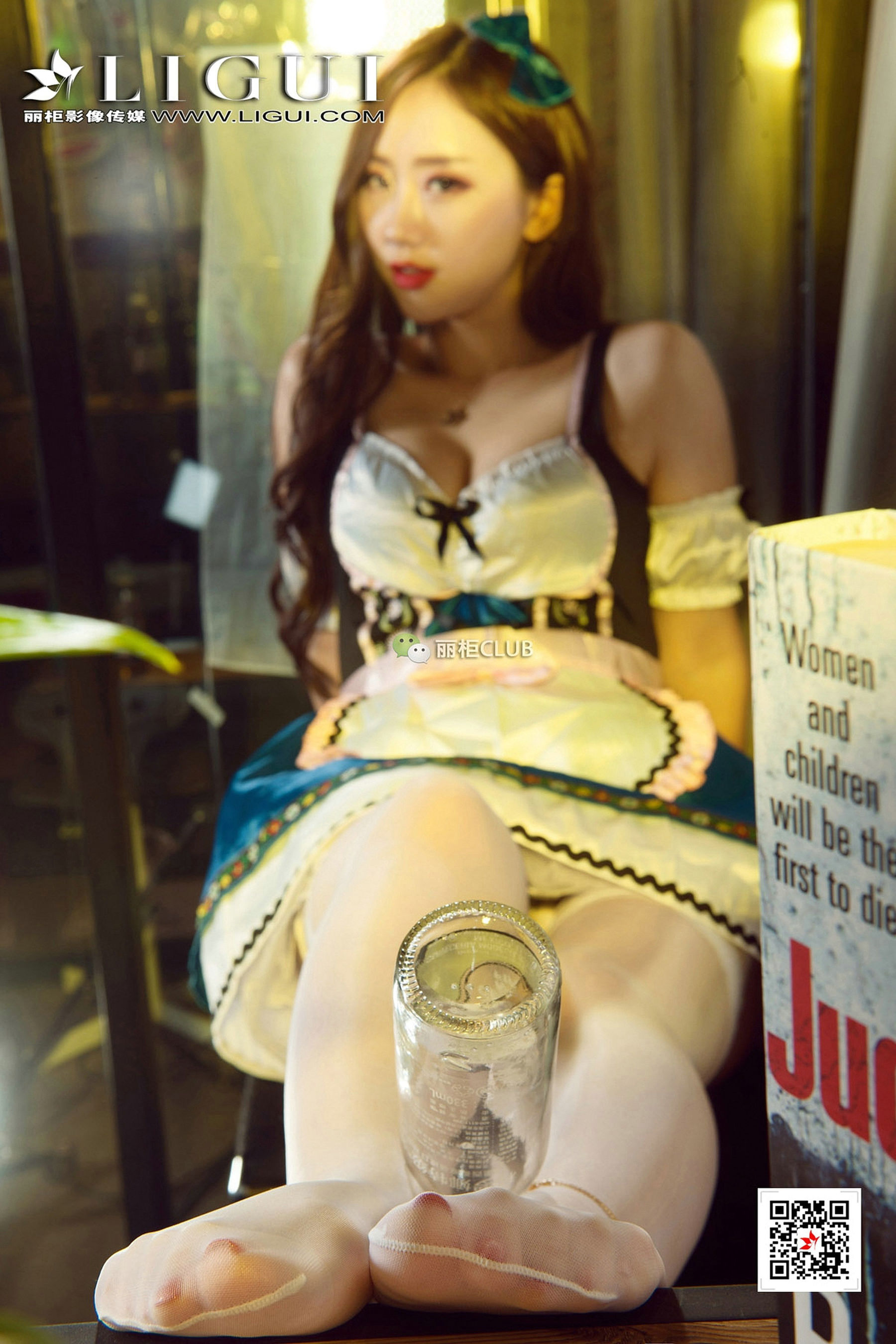 Model Ran White Silk Beautiful Legs Foot Ligui