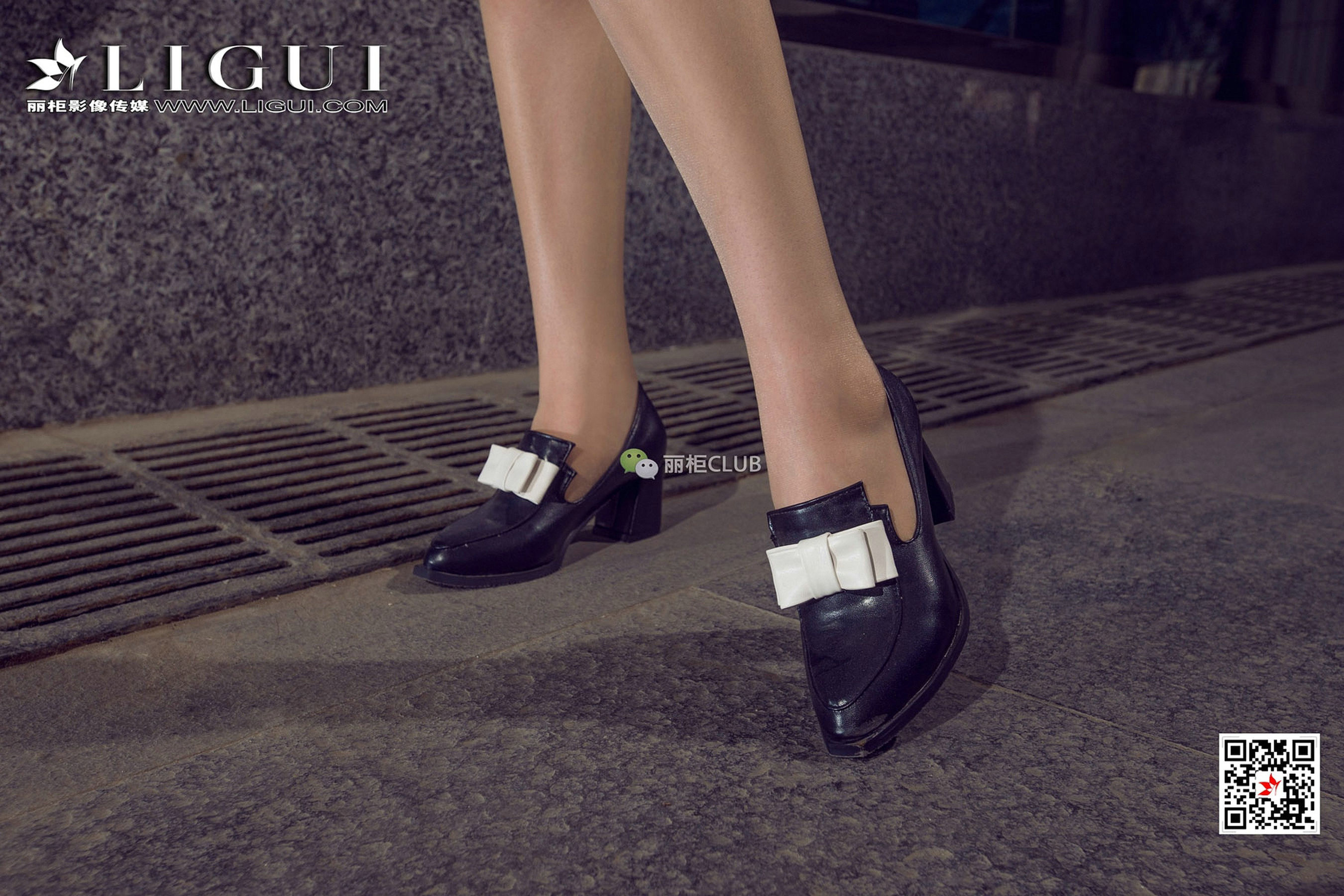 Model Yuner's Dress on the Street Shooting Beautiful Leg Foot Li Cabinel LIGUI