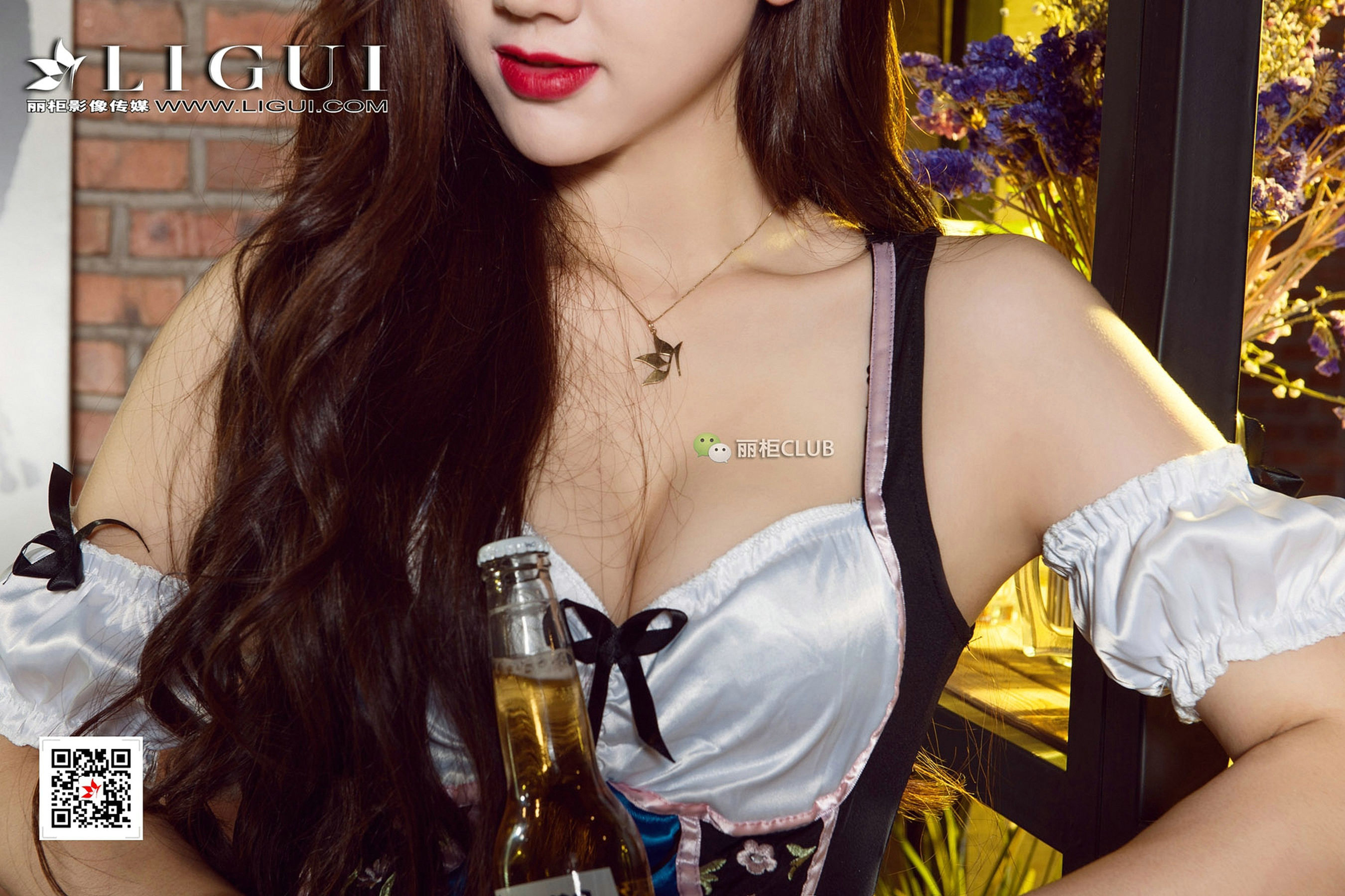 Model Ran White Silk Beautiful Legs Foot Ligui