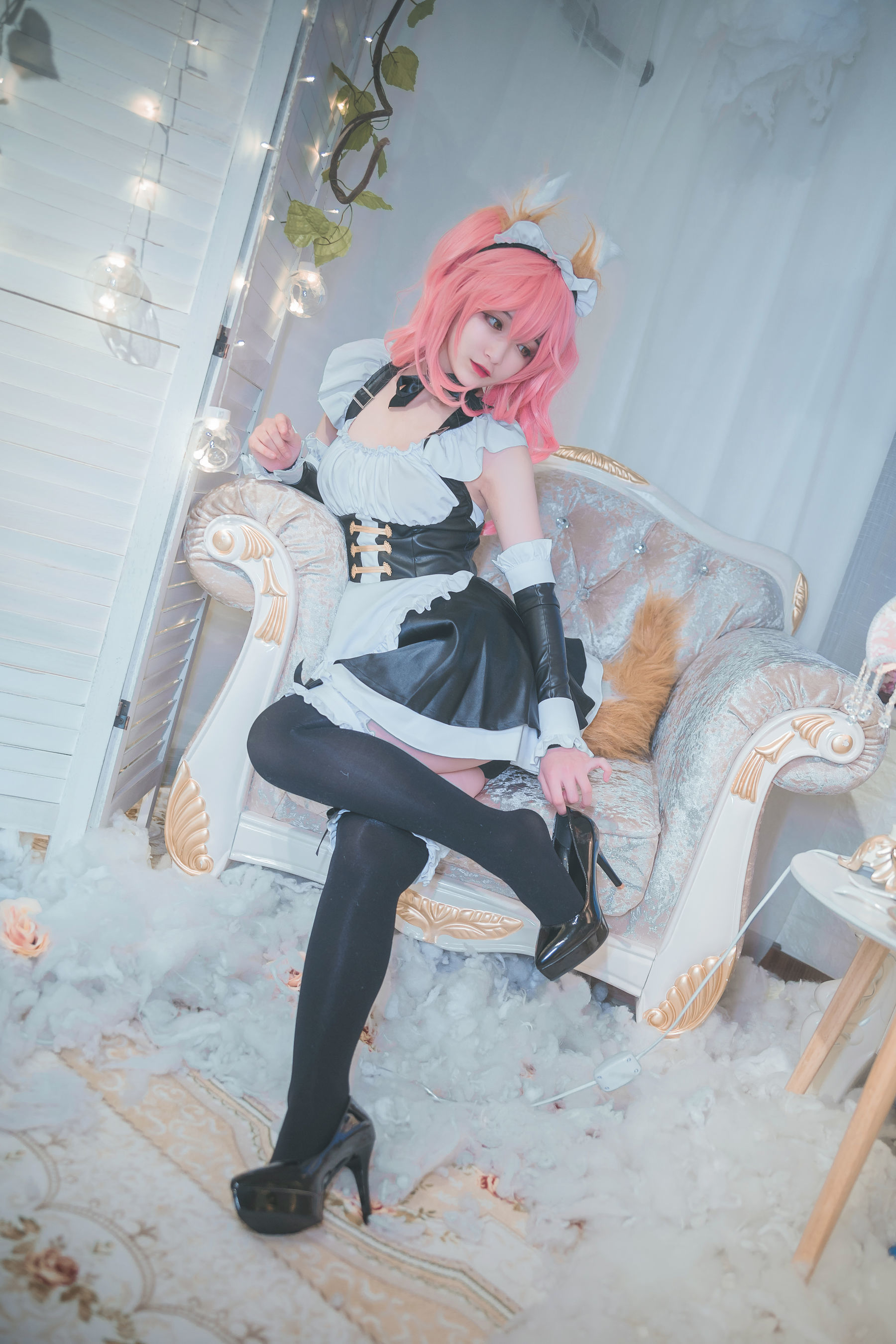 Anime blogger iron plate roast ghost dance W Yuzao former maid