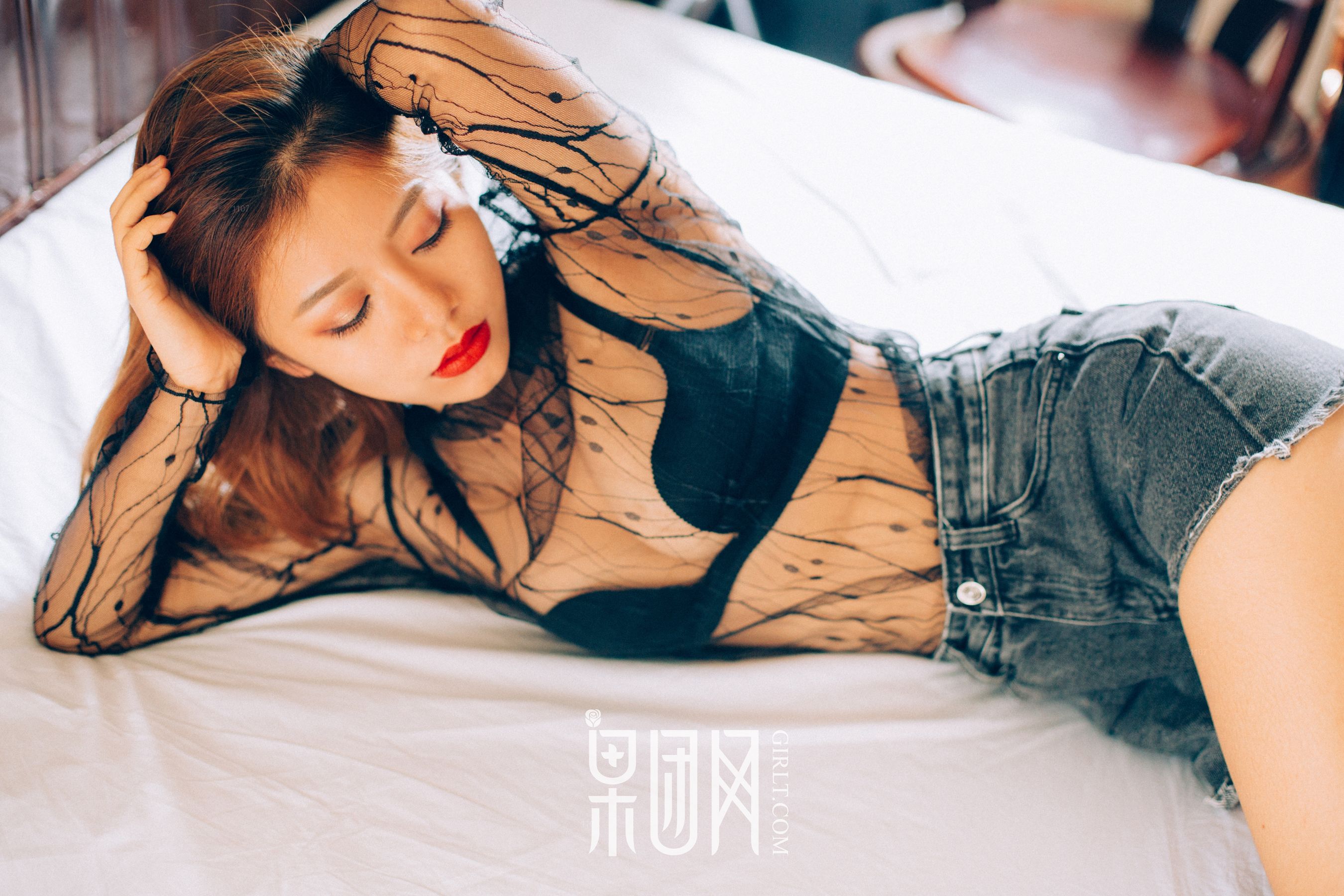 Sexy girl crispy breasts and hips black silk stingy fruit group network Girlt No.068