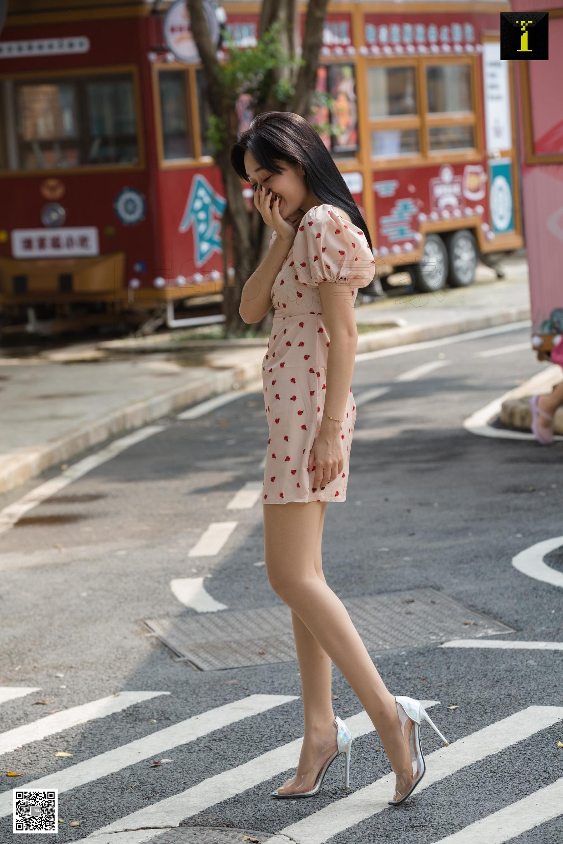 IESS Thoughts and Fun Model: Cola Girls Sensing Street Shooting