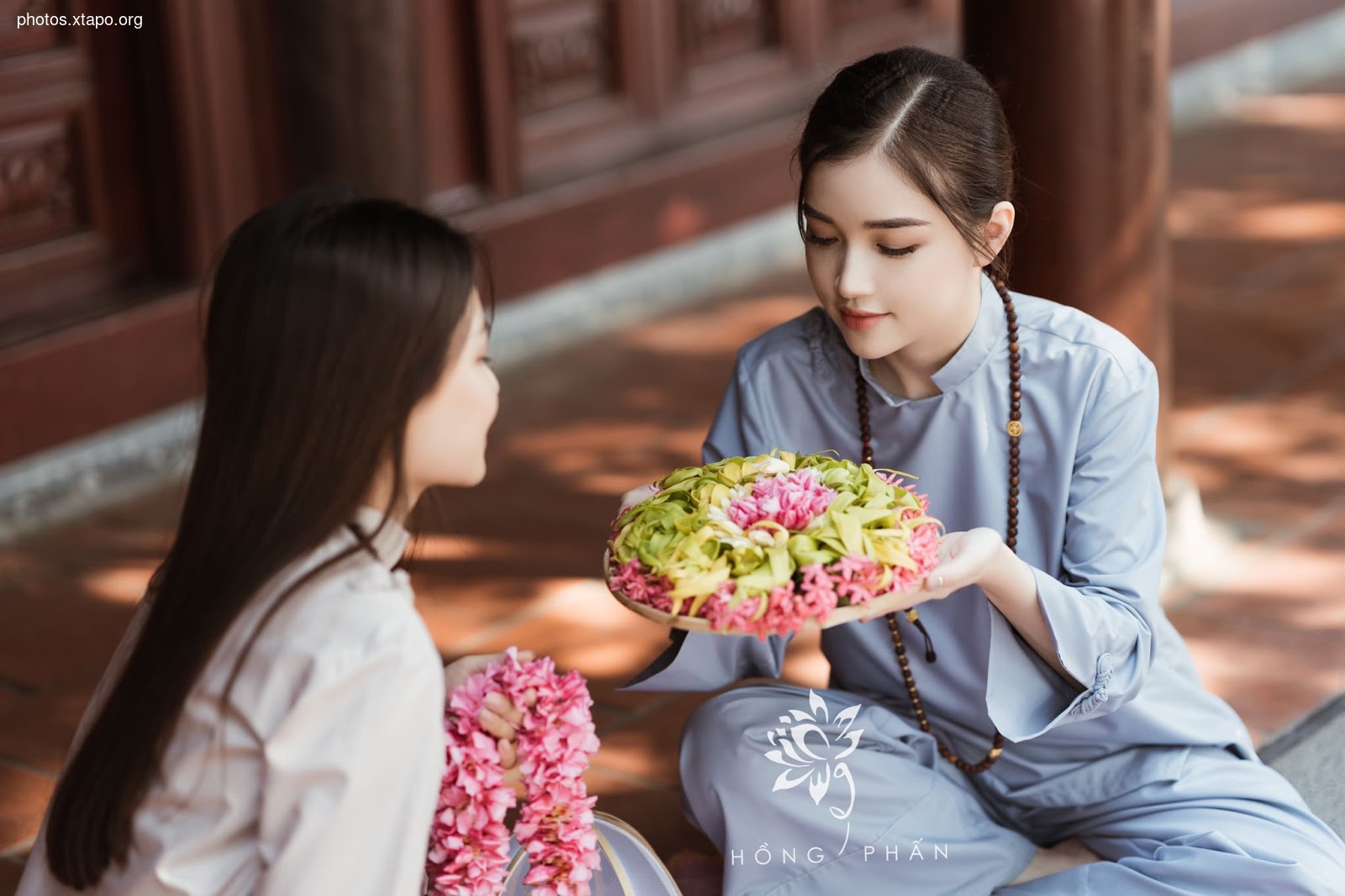 Flowers fall the door of Buddha, everything bowed