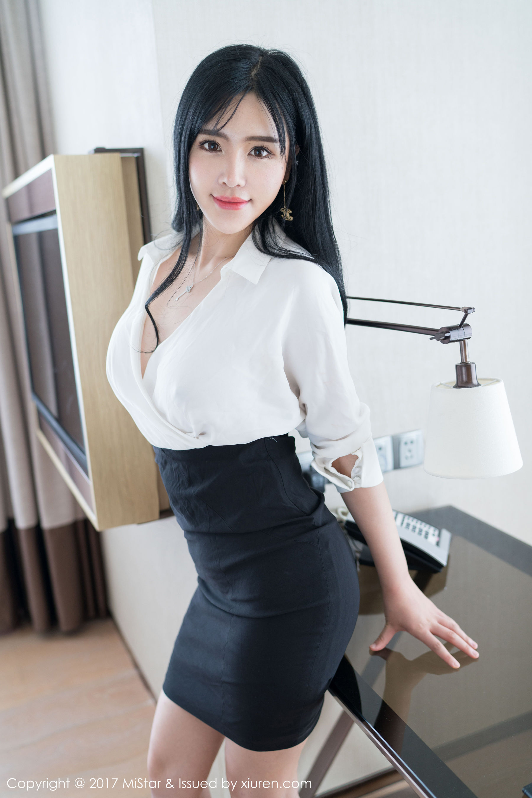 Liu Yuer’s Sexy OL Secretary Series Meiyan Society Mistar Vol.172