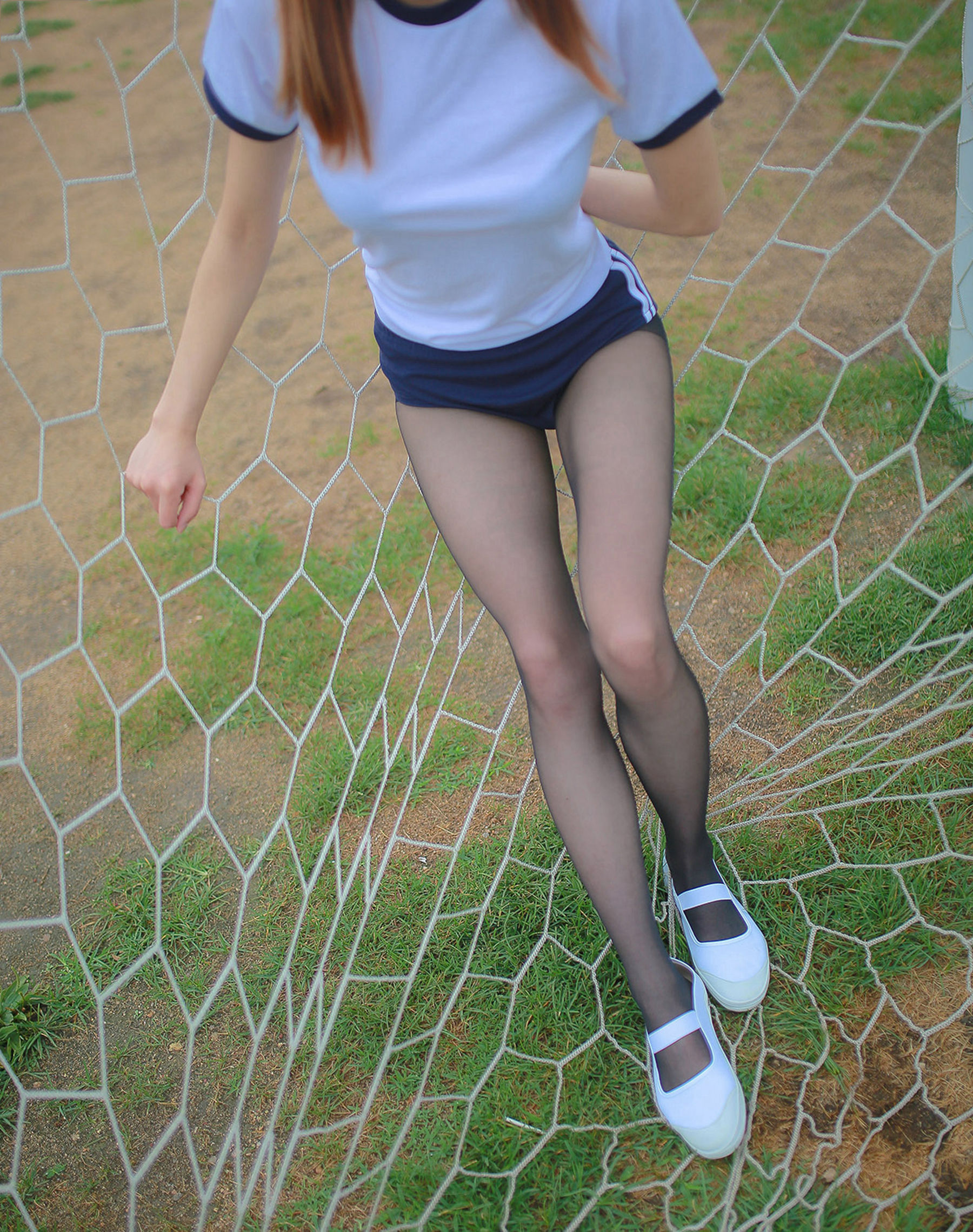 Field of Wind NO.091 Sports Field Black Silk Girl