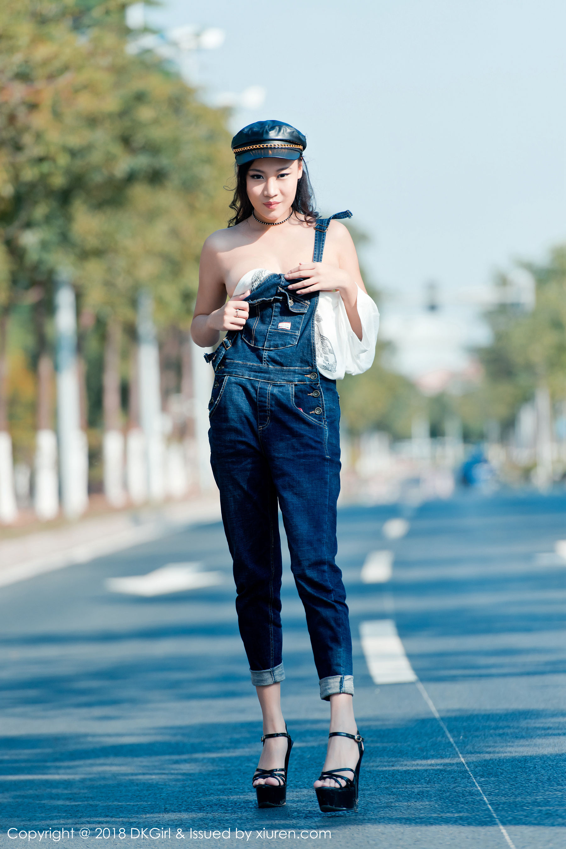 Mengqian Beautiful Legs and Milk Wonderful Temptation Royal Girl DKGIRL Vol.057