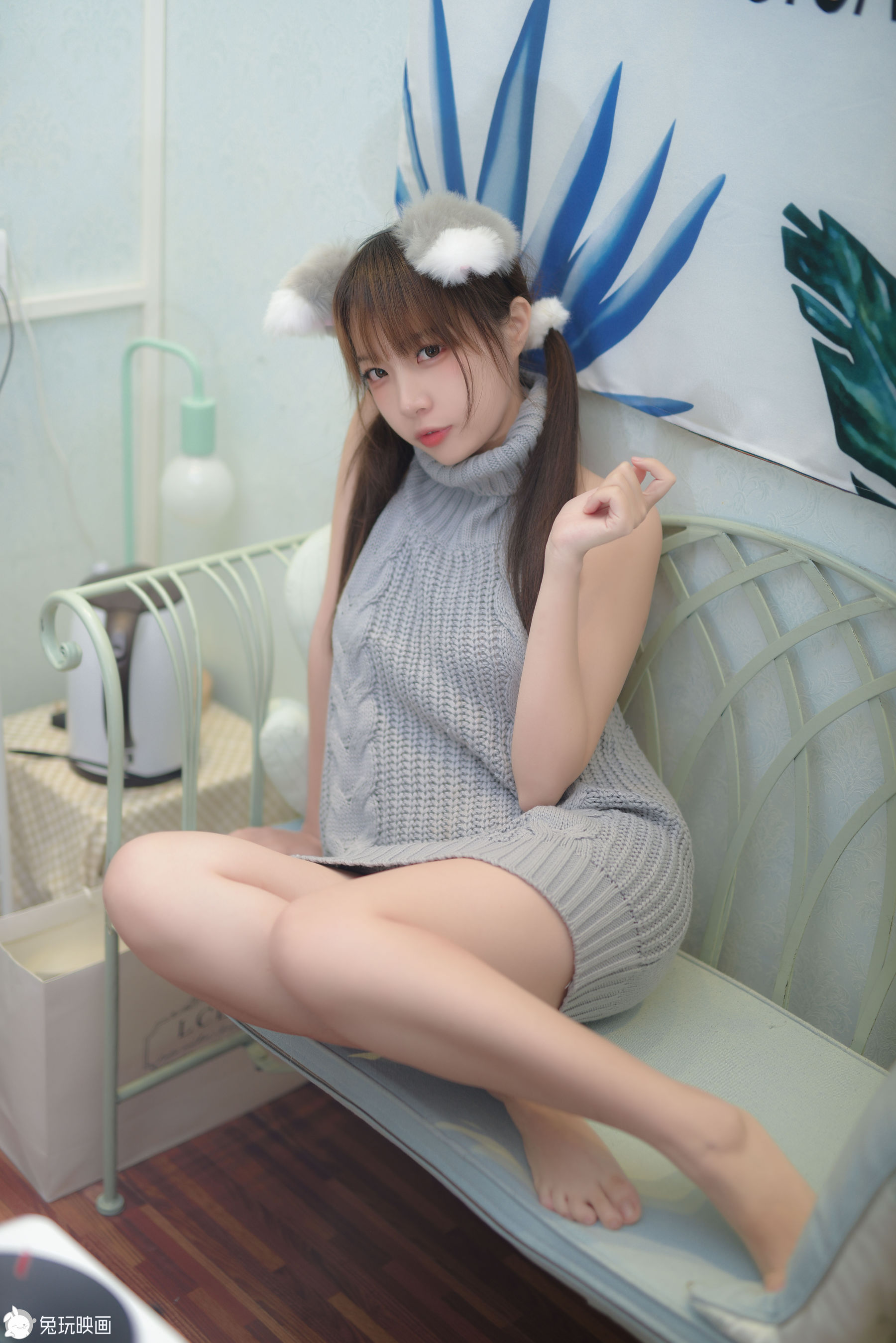 Rabbit Playing Play -Sweat Mother's sweater