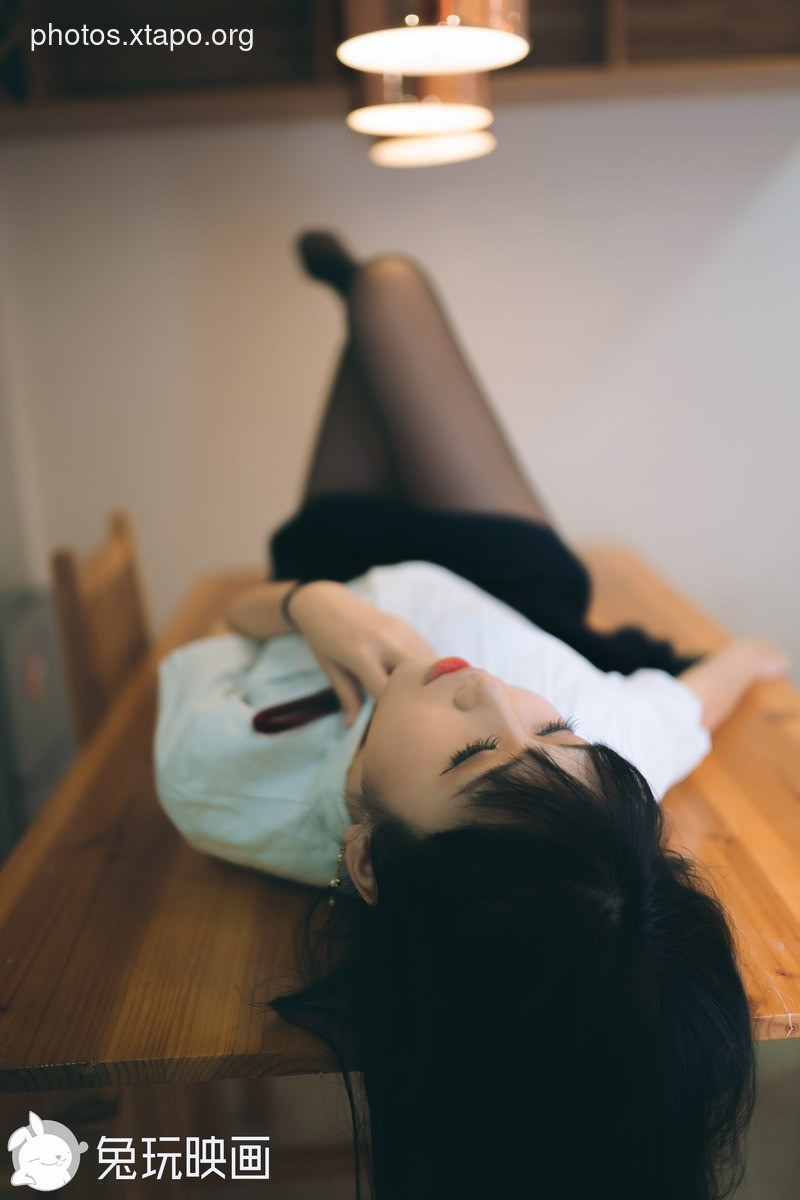 CosTuwan Pictures-JK girl in black stockings40P