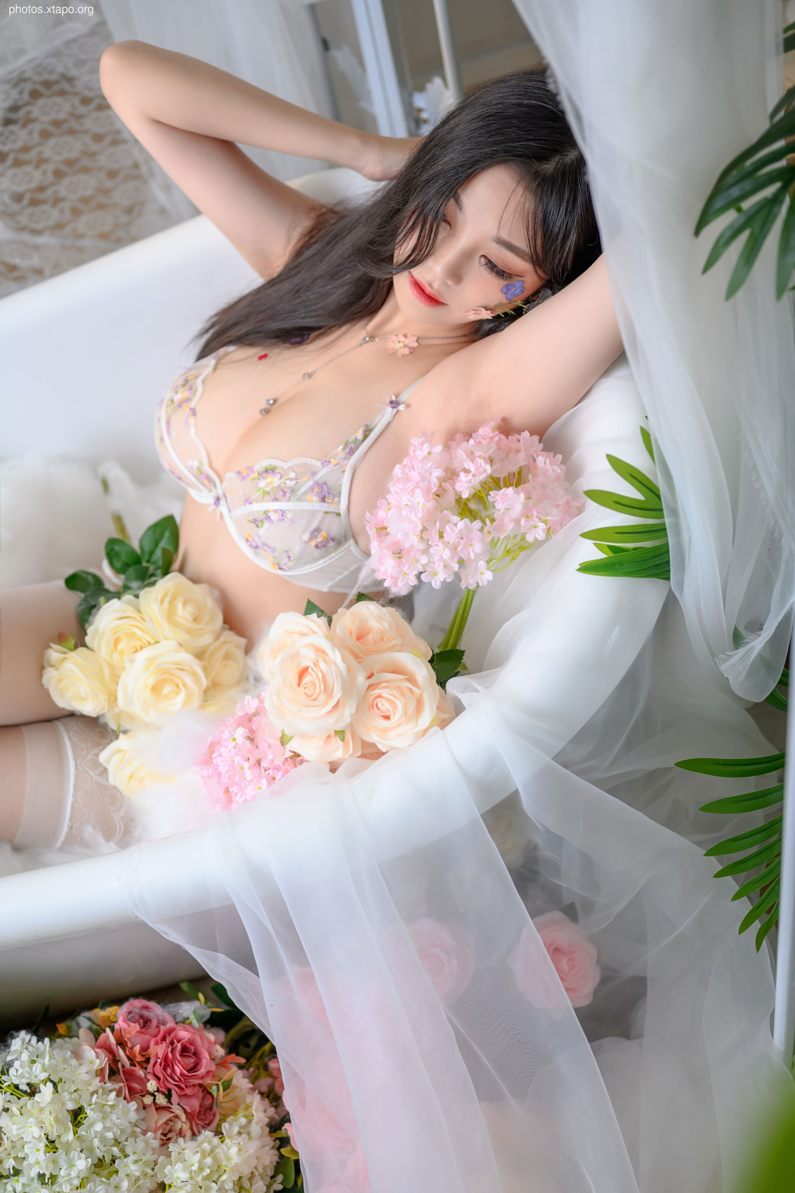 Honey Cat Qiu -Flower Room Girl (May 29th Member Resources)