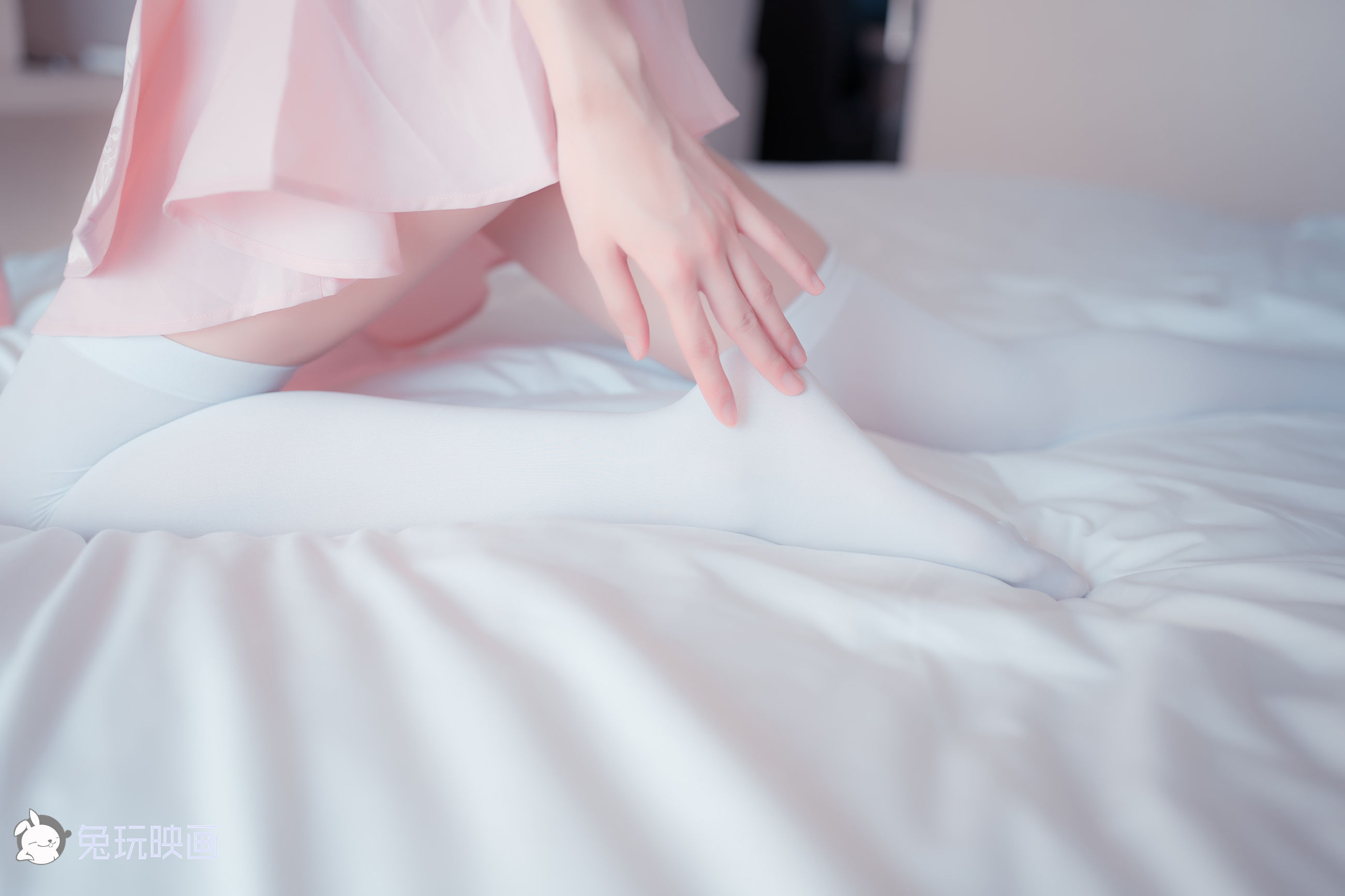 Rabbit Playing Play -The pink chef