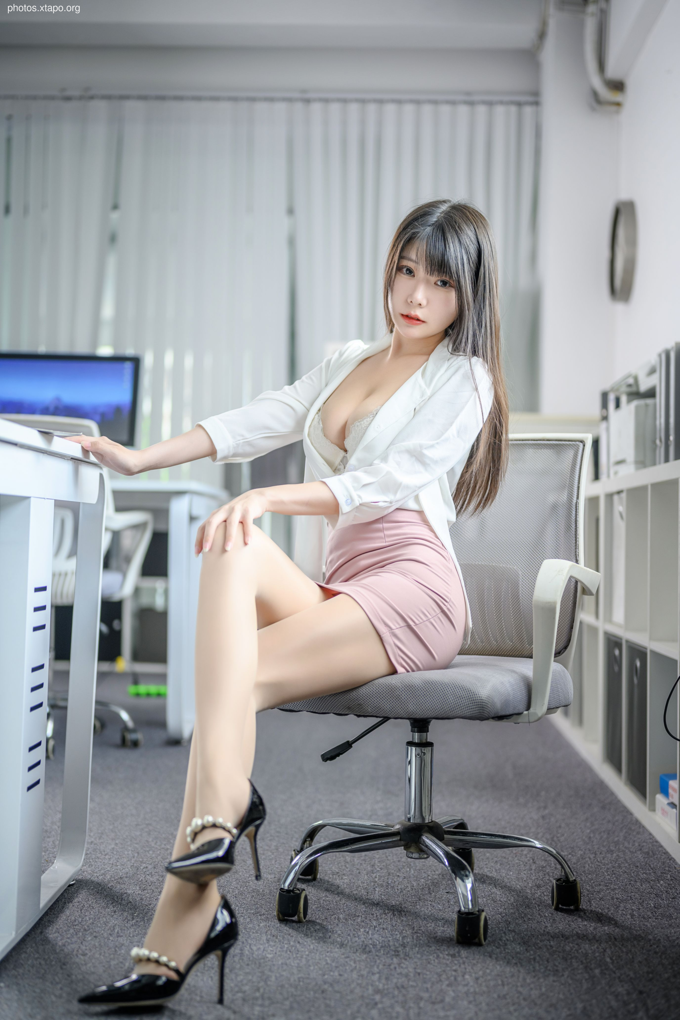 Vanilla Meow Lulu busy workplace powder white skirt