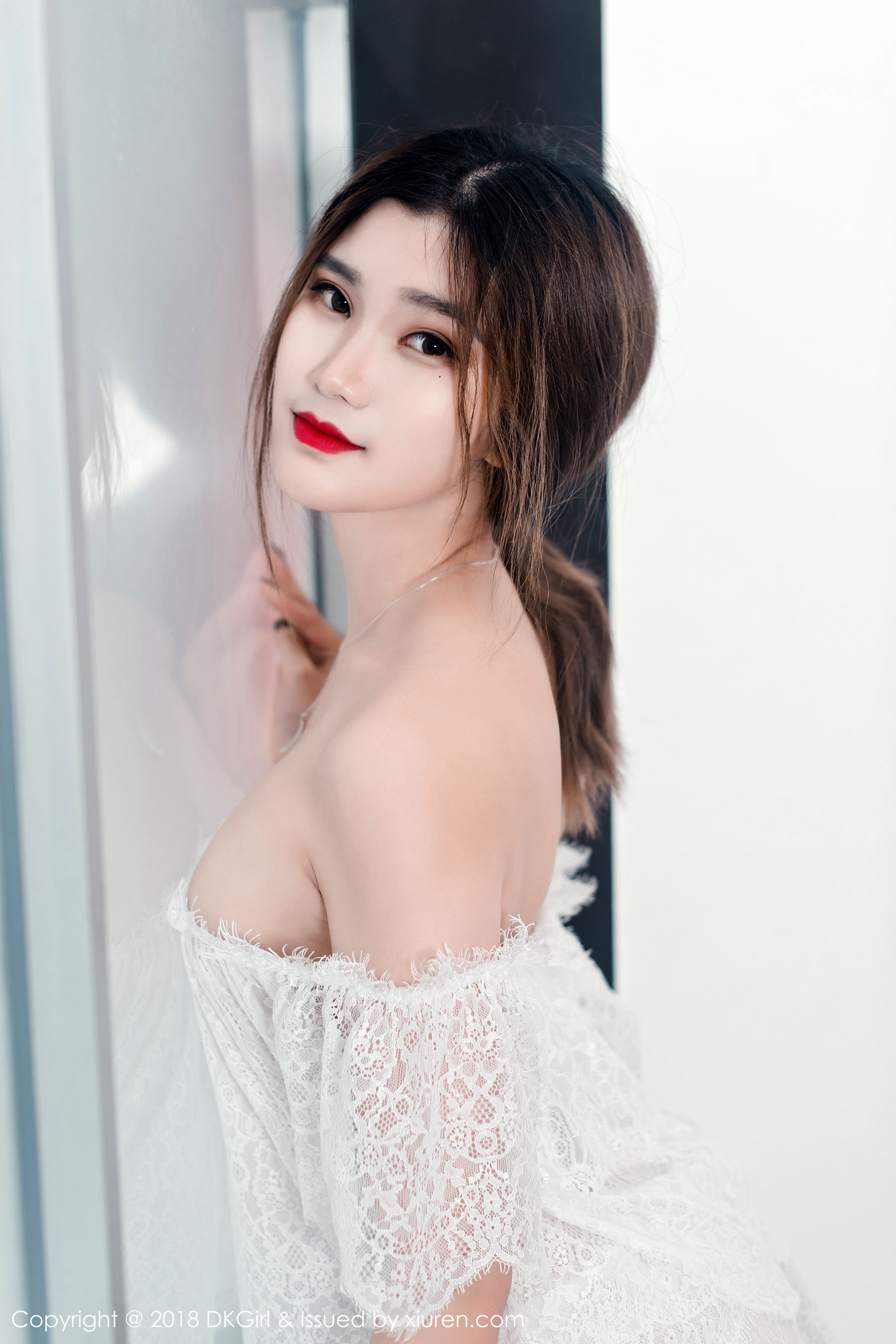 Tingting Tingting Beautiful Milk Beautiful H butto Beautiful Legs Charm Temptation Royal Girl DKGIRL VOL.062