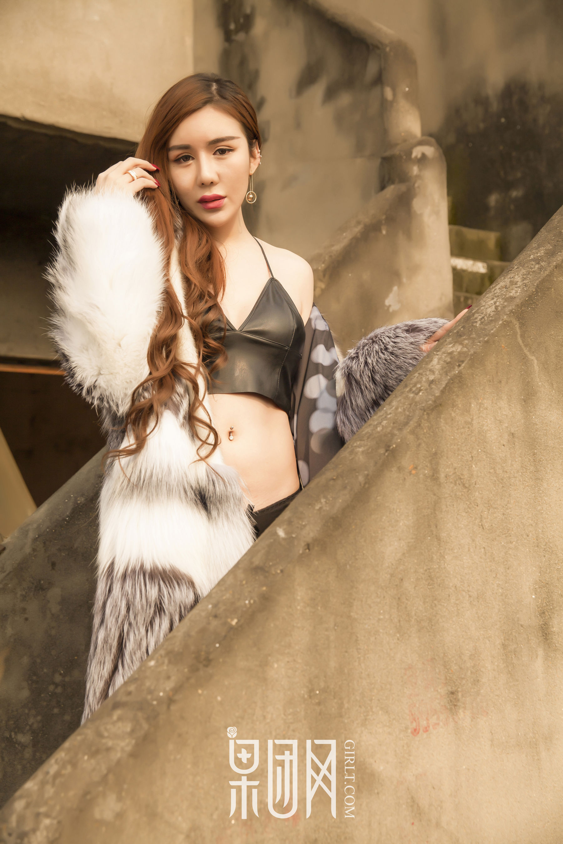 Zhou Xiaowei True Busty Rabbit Girl Vacuum Fruit Group Girlt No.019