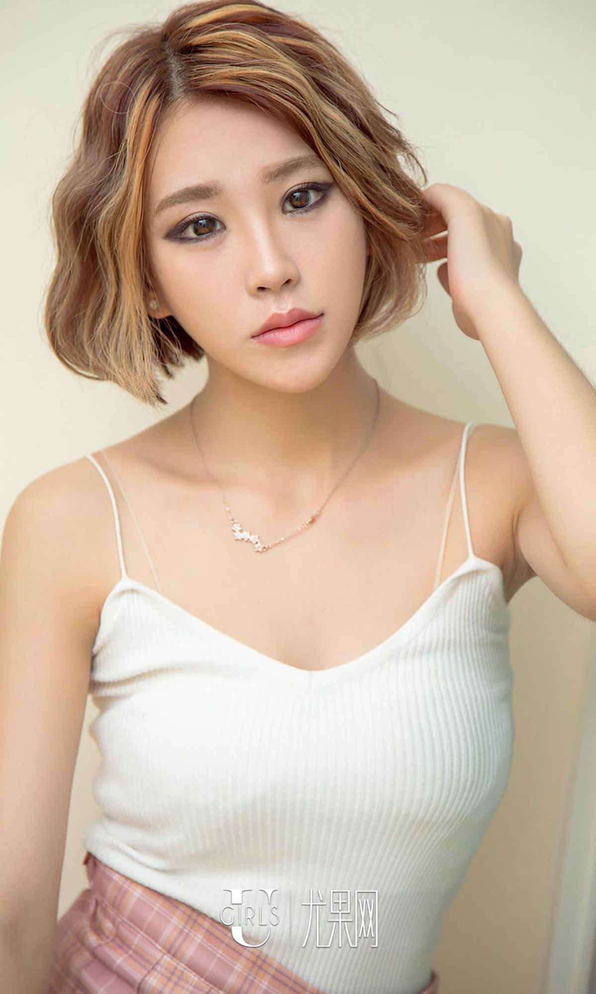 Silk House 091 Qiuqiu Boyfriend Shirt and Black Silk IESS is thinking about it