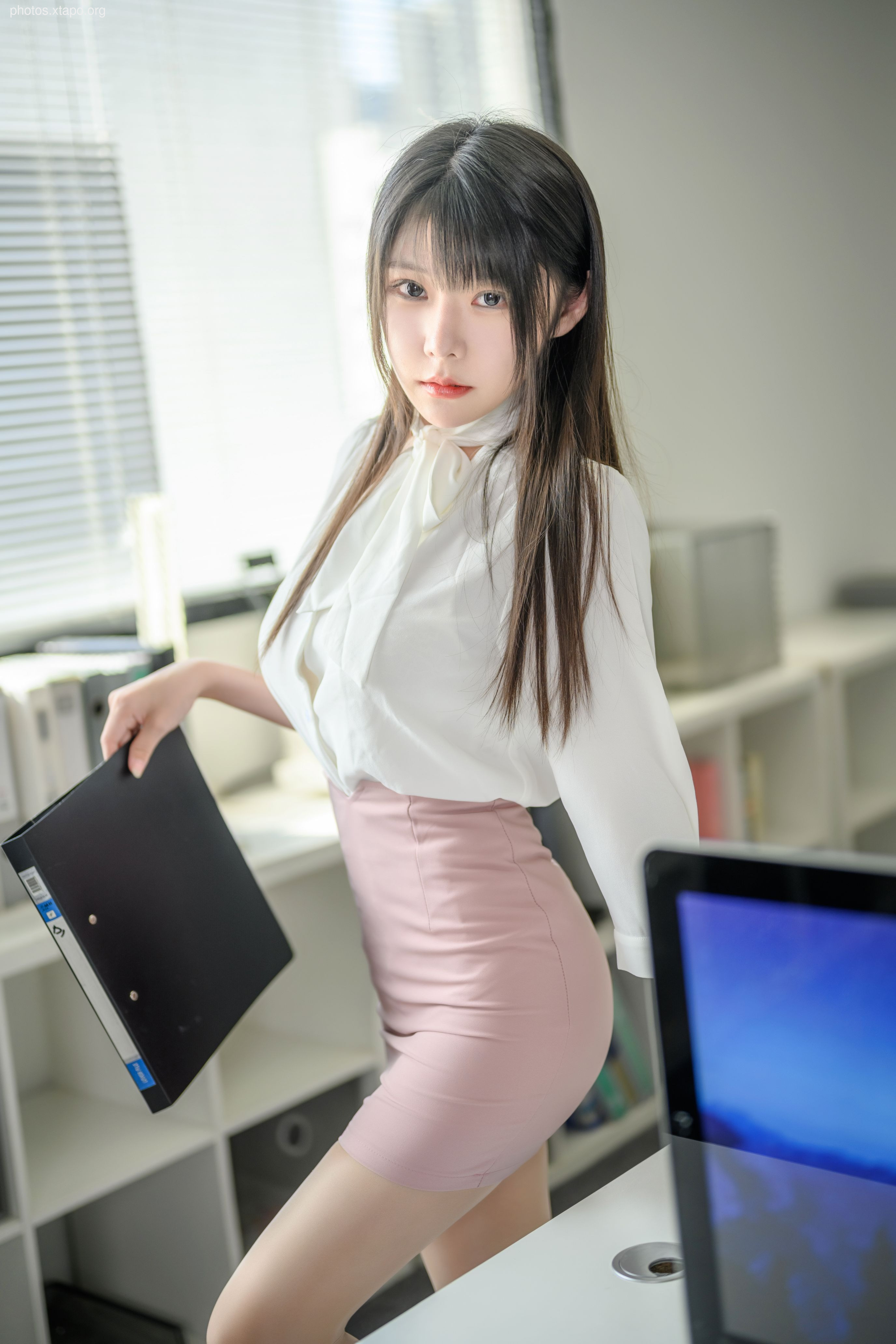 Vanilla Meow Lulu busy workplace powder white skirt