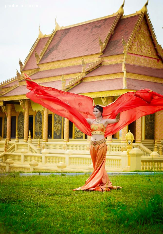 the day I let go of the curls the royal palace of the pearls is crazy