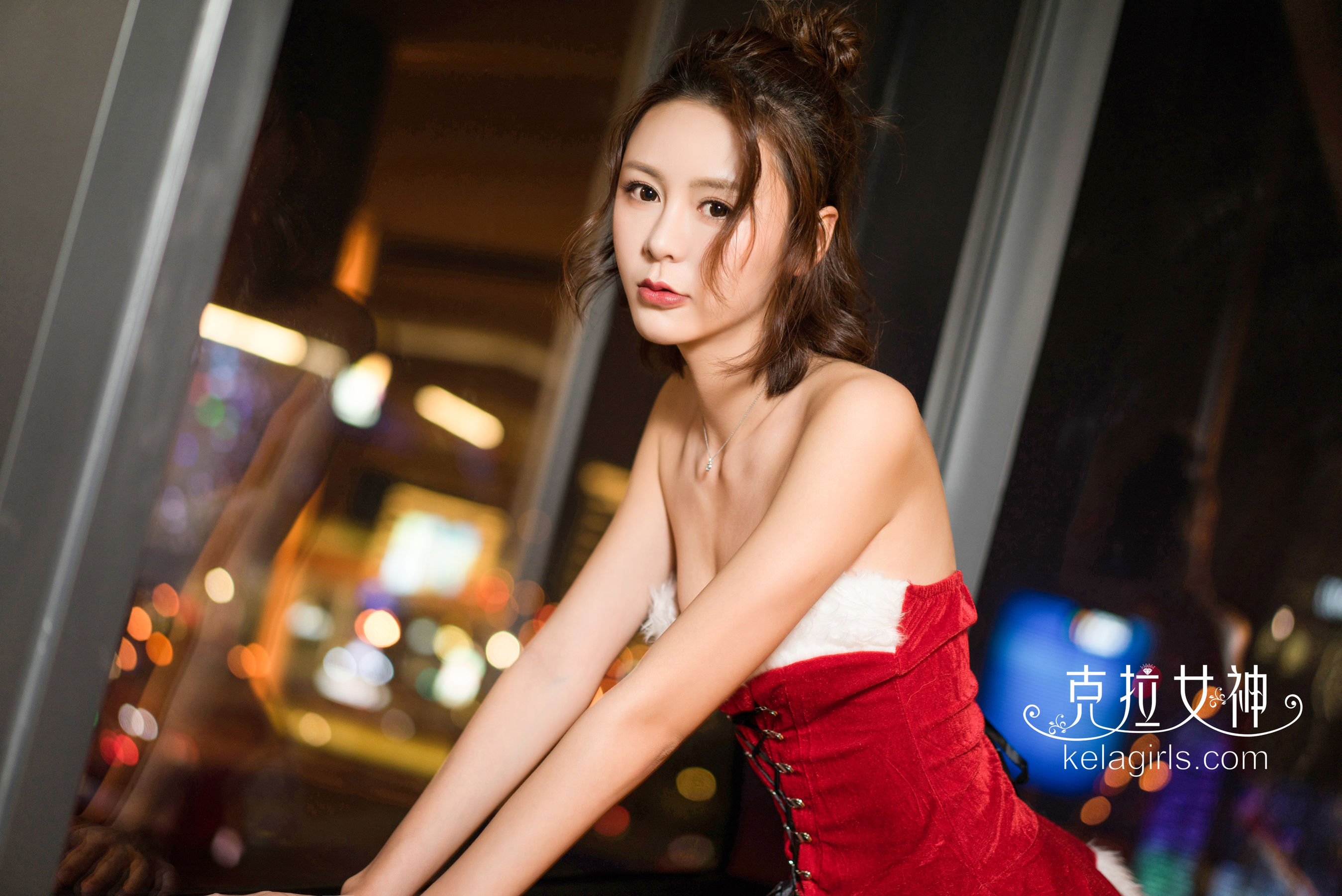 Xin Yu's Colorful Ping An Night Ceragirls)