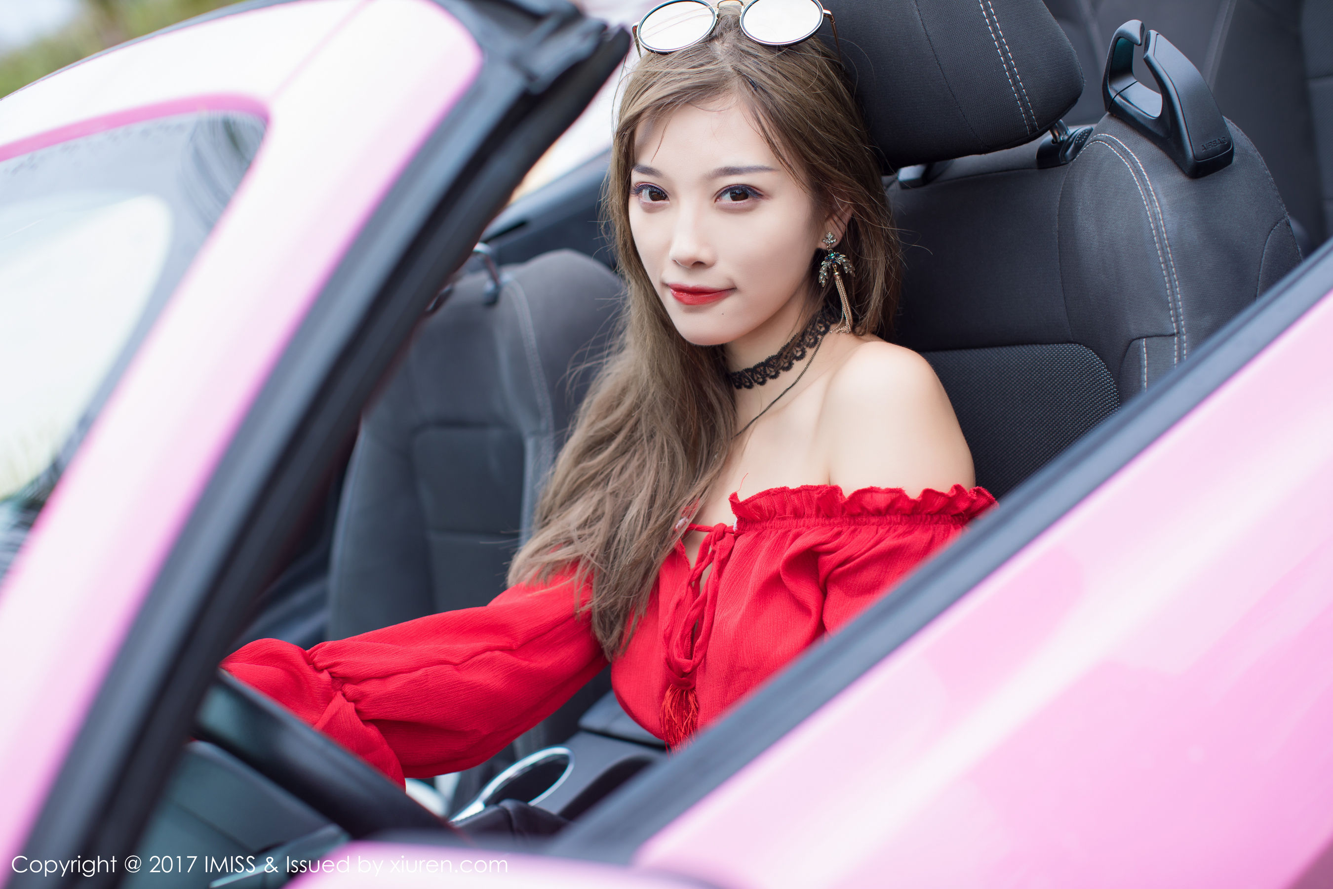 Yang Chenchen Sugar Sunshine and Beach, Fragrant Cars and Beauty IMISS VOL.185