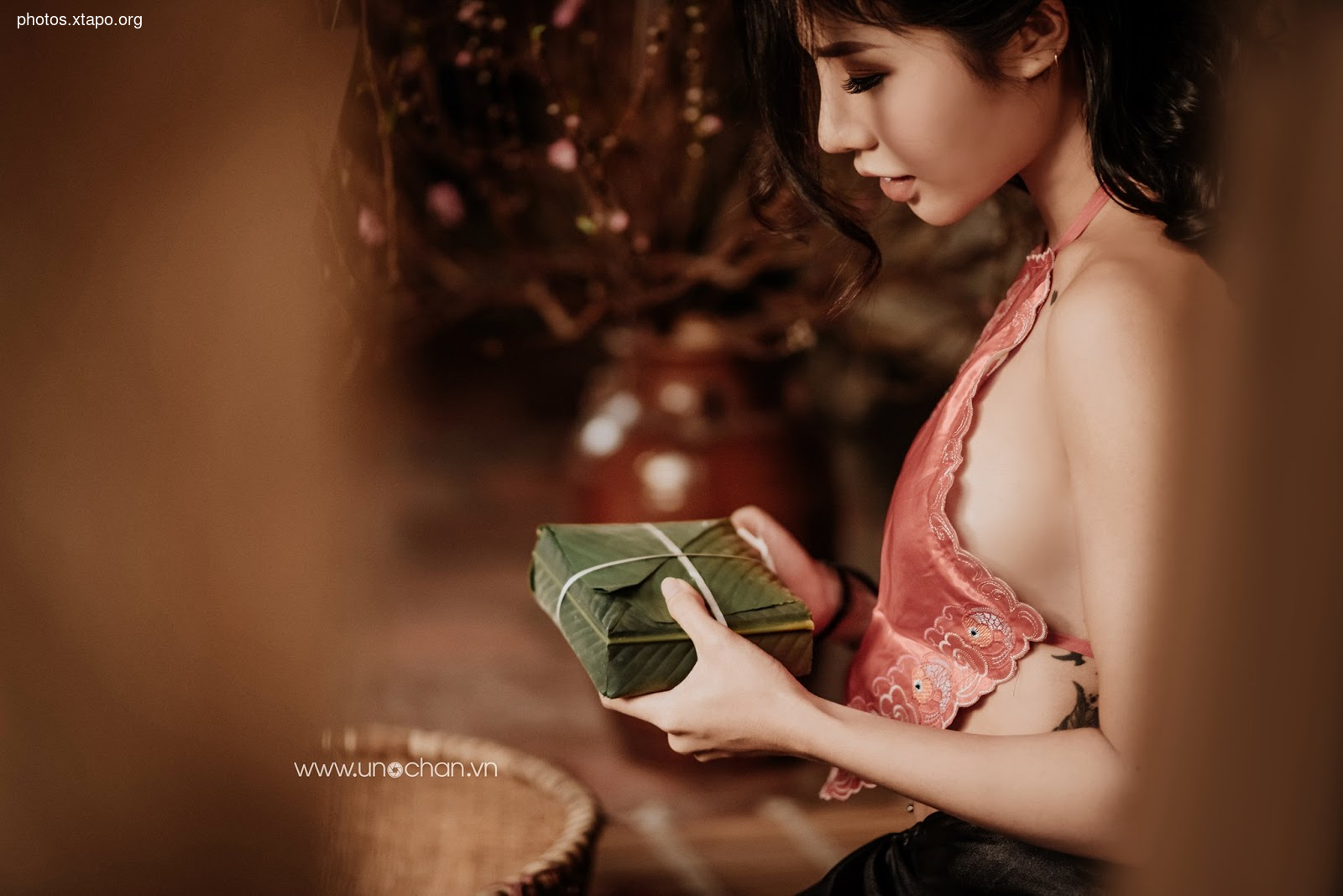 Instructions for packaging banh chung