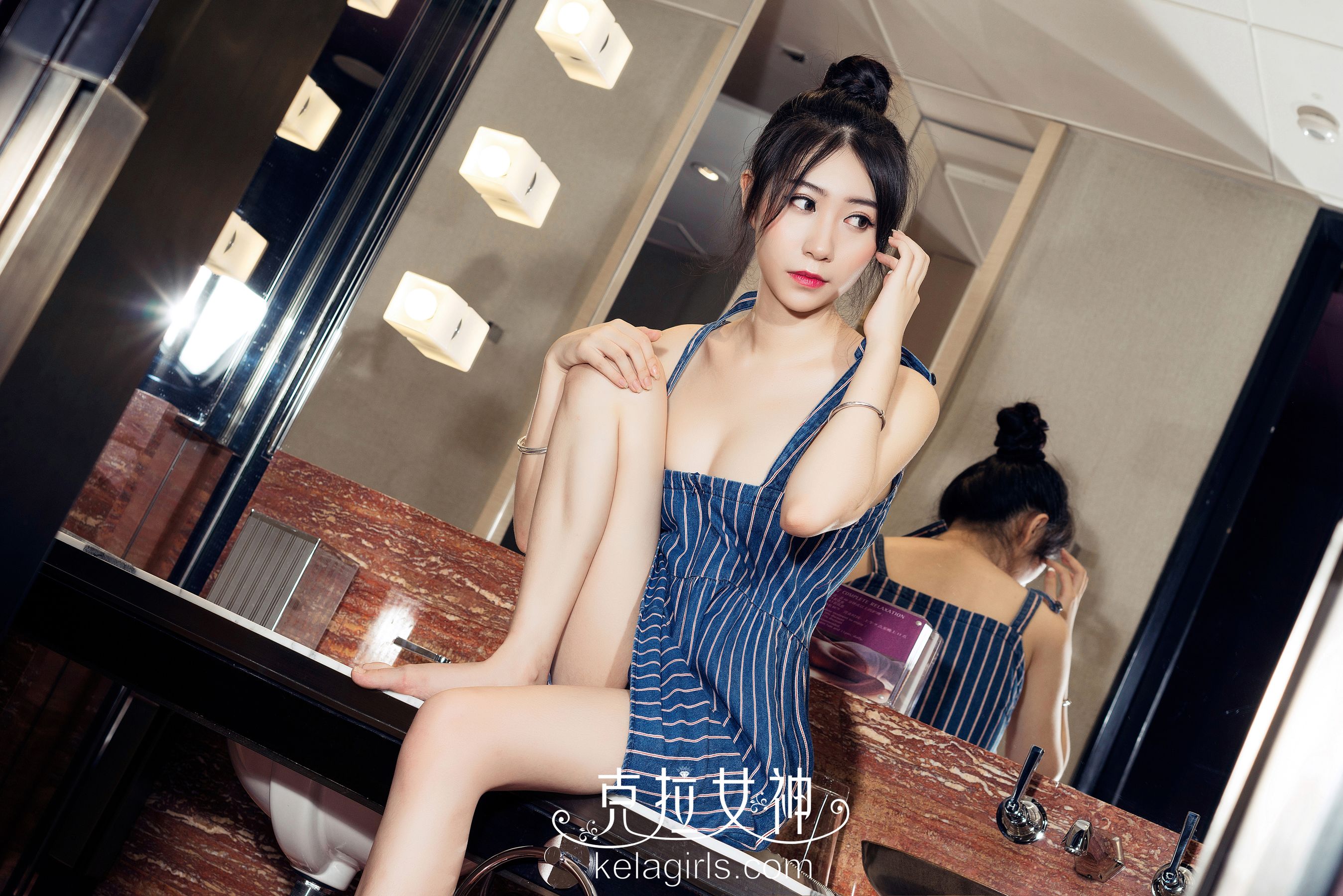 Kobayashi Golden House Tibetan Beauty Like Jade Crane Goddess