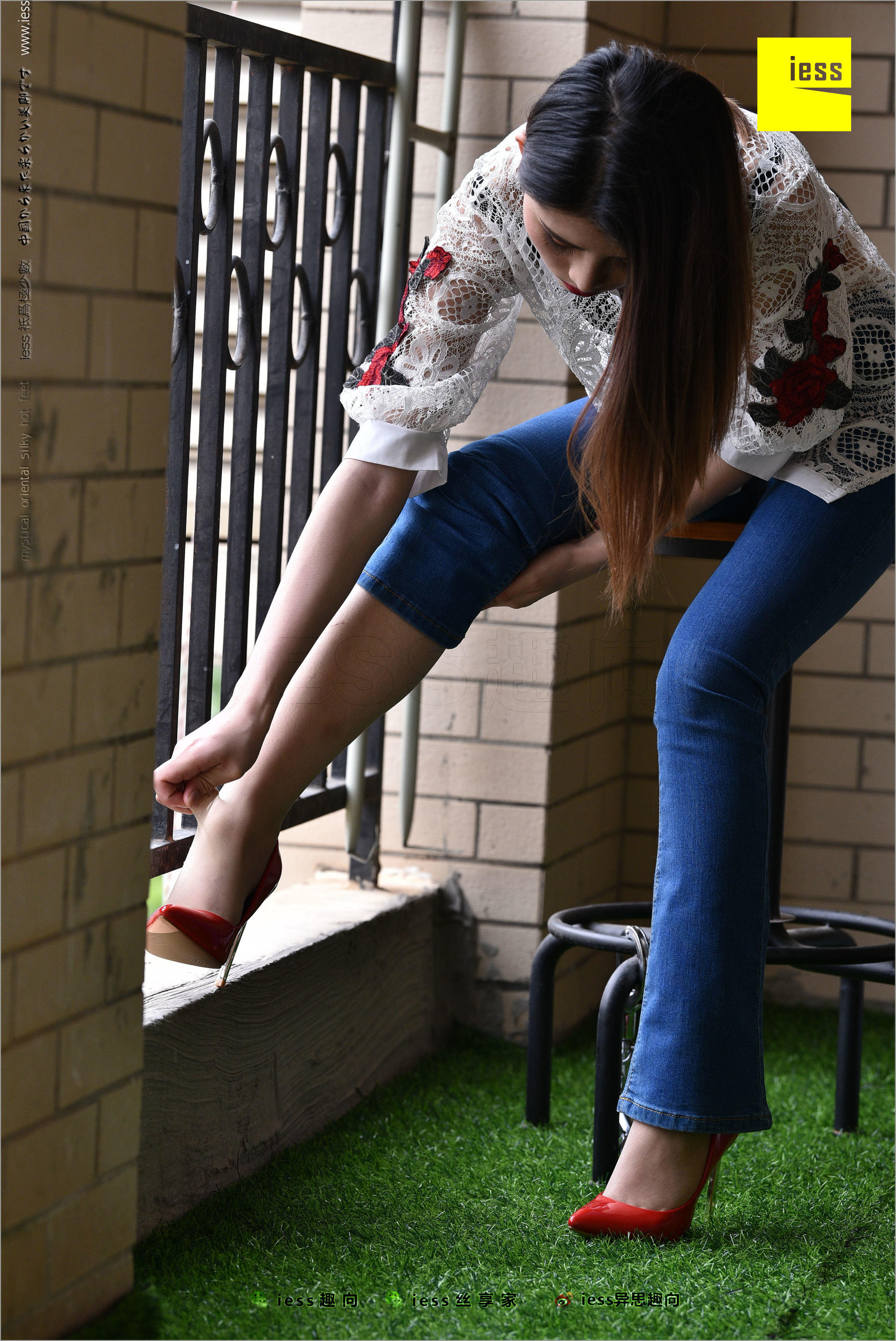 Guangyan's Jeans, New Models and Red High Heels