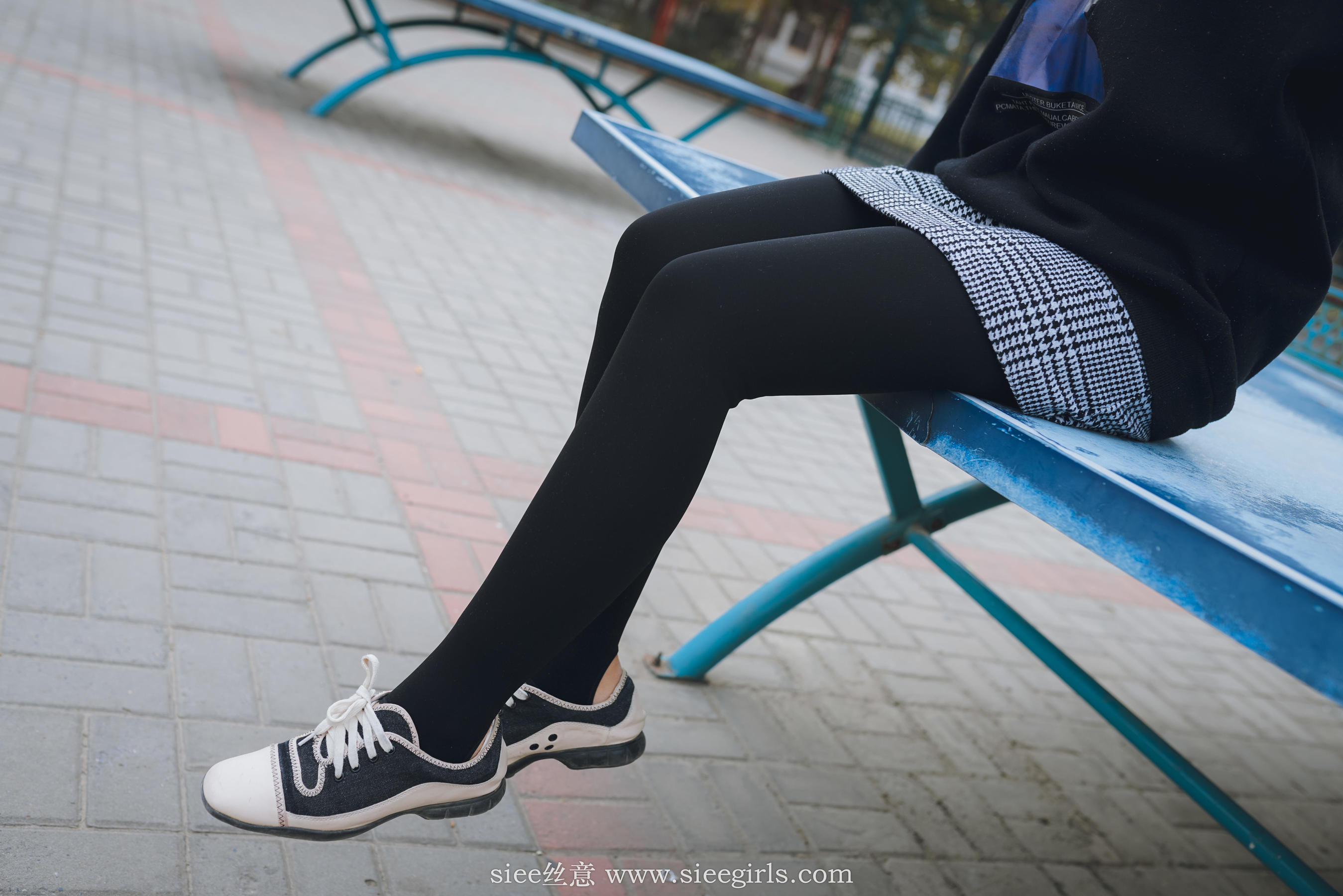 Si Yi Siee The romantic sisters of the bear