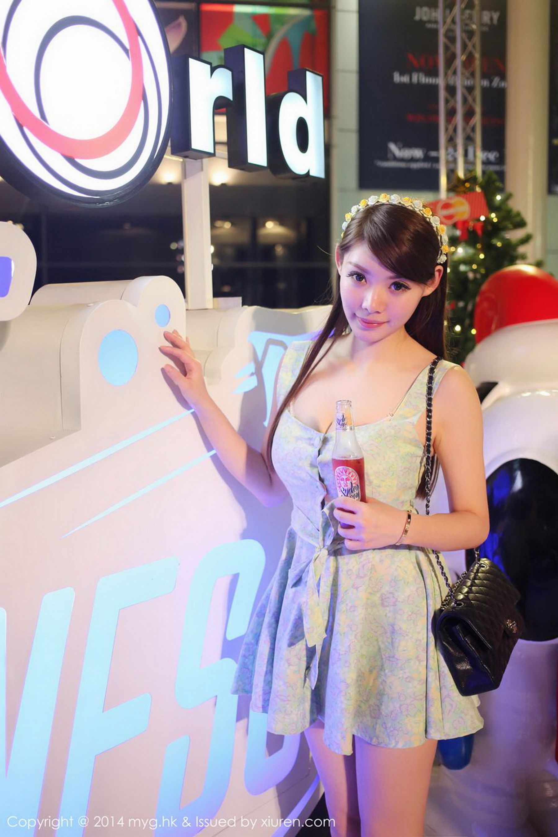 Mara sauce Thailand Travel sexy underwearshort skirt street shot