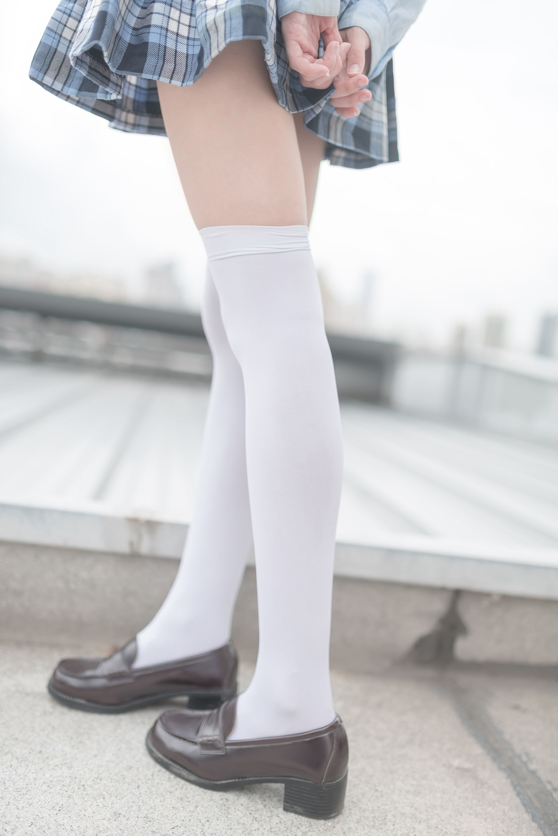 Field of the Wind No.143 White Simi Legs Please Jun Xiaona