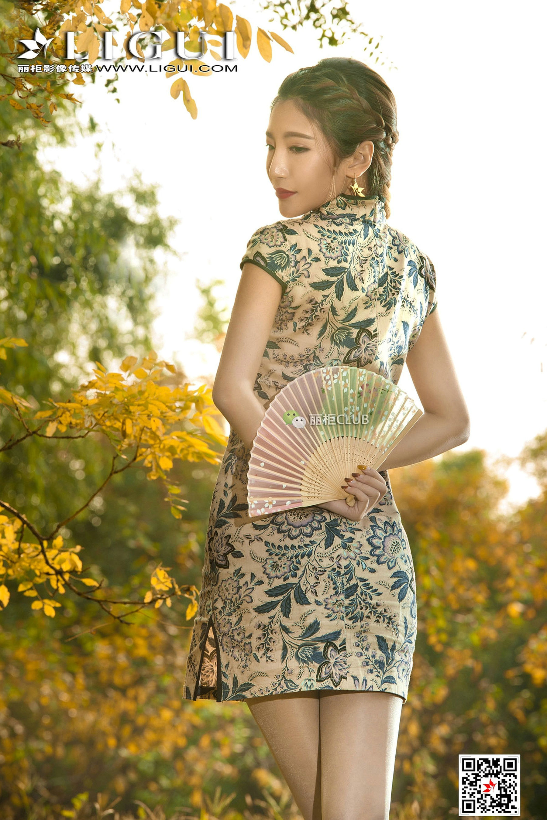 Model Youyou Gallpiece Elegant Cheongsam Beautiful Silk Foot Ligui