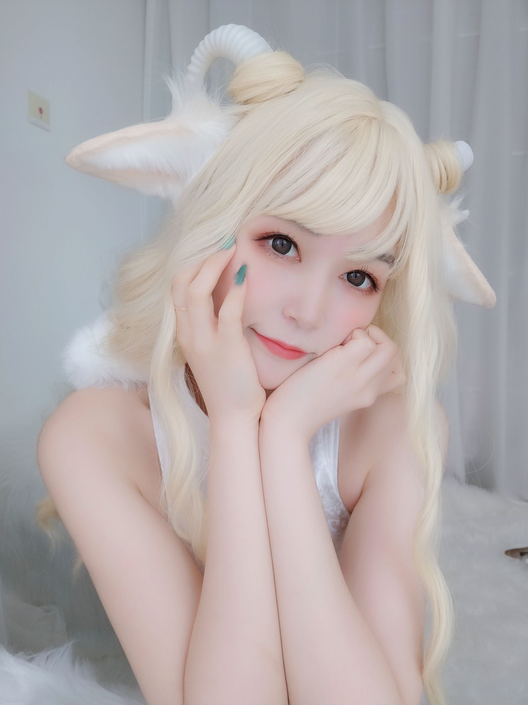 COS Welfare Miss Coser Silver Silver -White Cheongsam