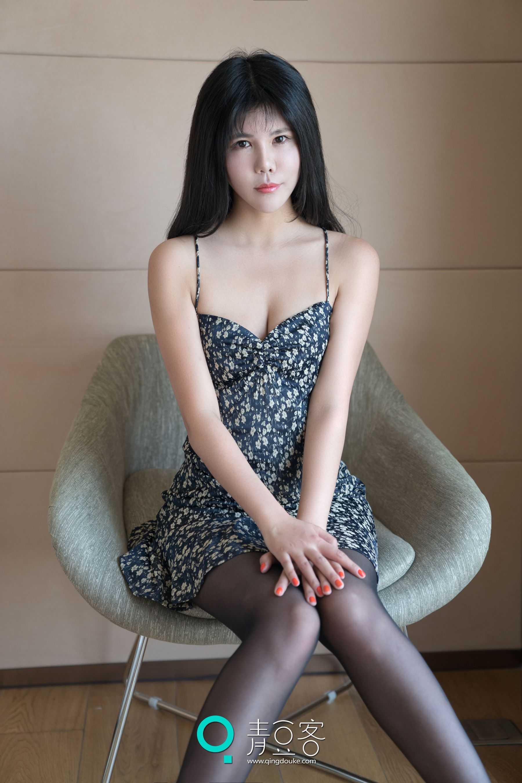 An Peilei's Sexy Stockings Young Women Qingdouke