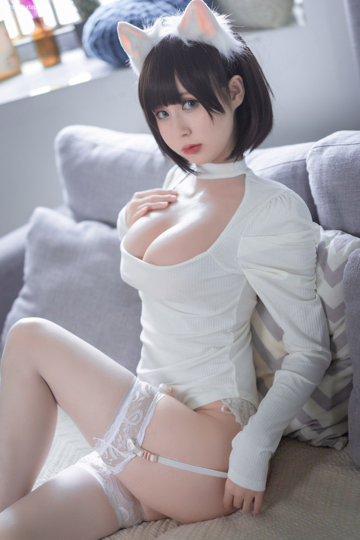 Network Beauty West Garden Temple Nange White Cat White Body Theme Private House Sexy Deep V sweater with lace hanging socks seductive photo 30p