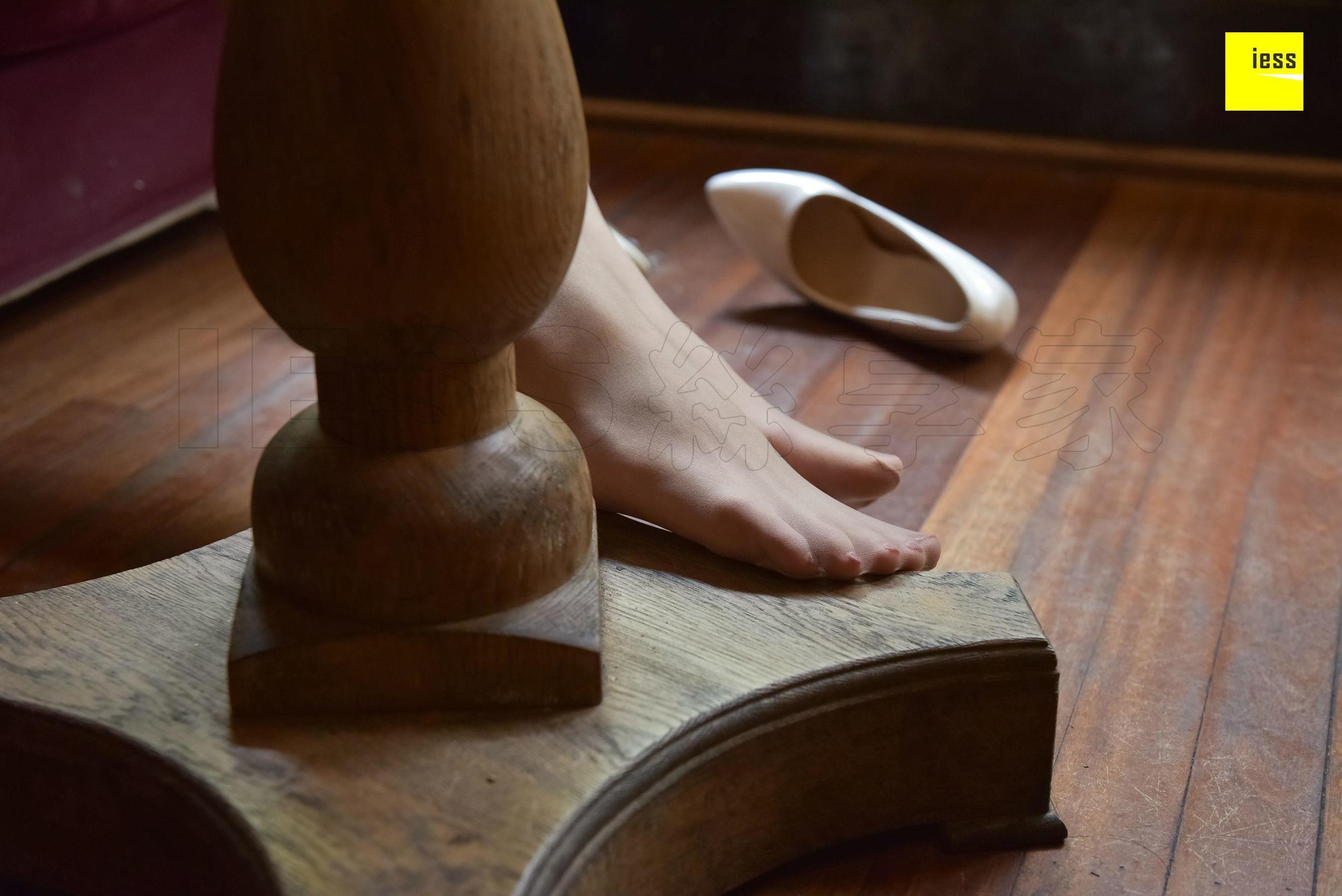 Seven Seven Flower Skirts and Silicone Anti -Slip II Different Thoughts to IESS Silk House 238