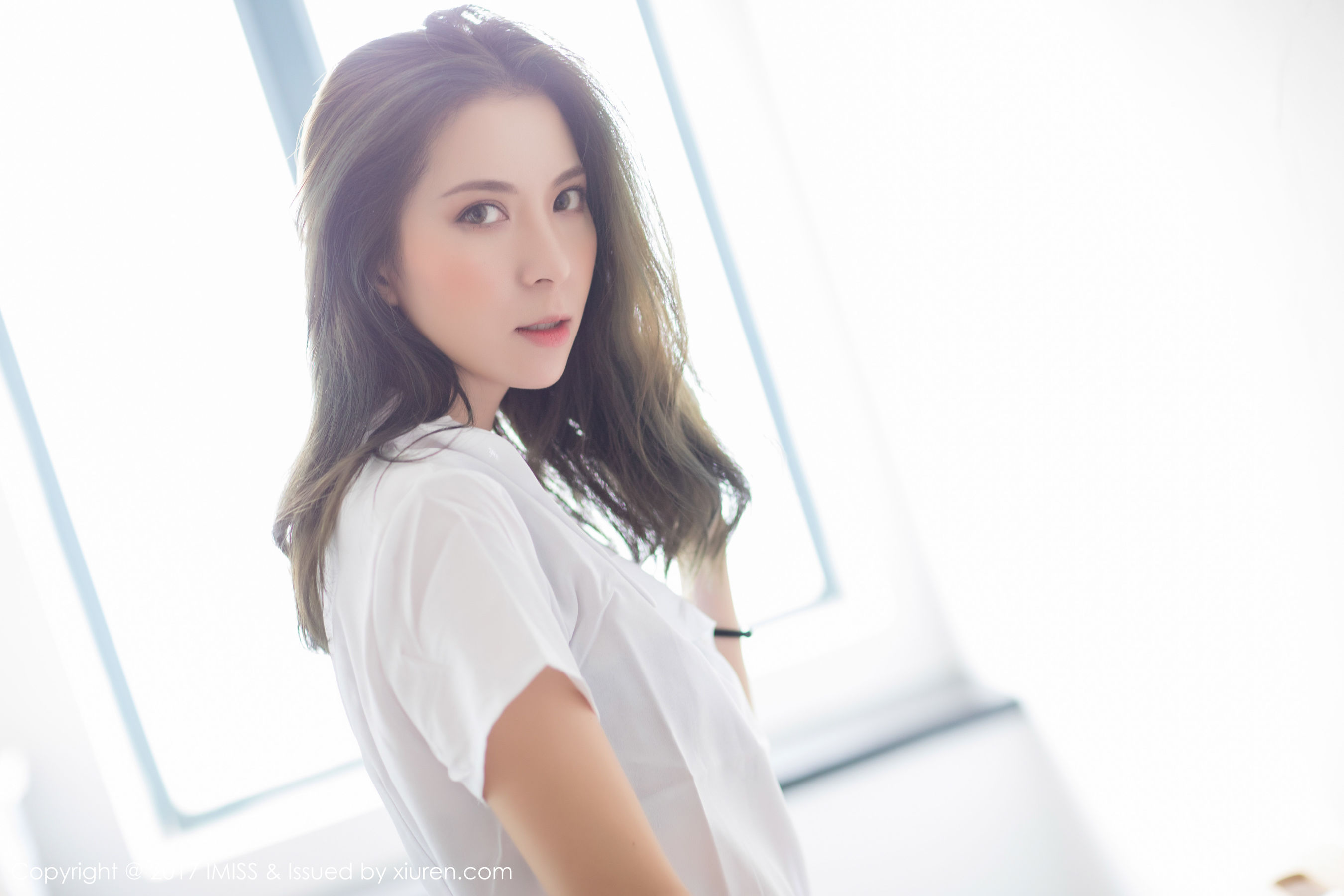 Chen Liangling Carry European and American Fan Genci